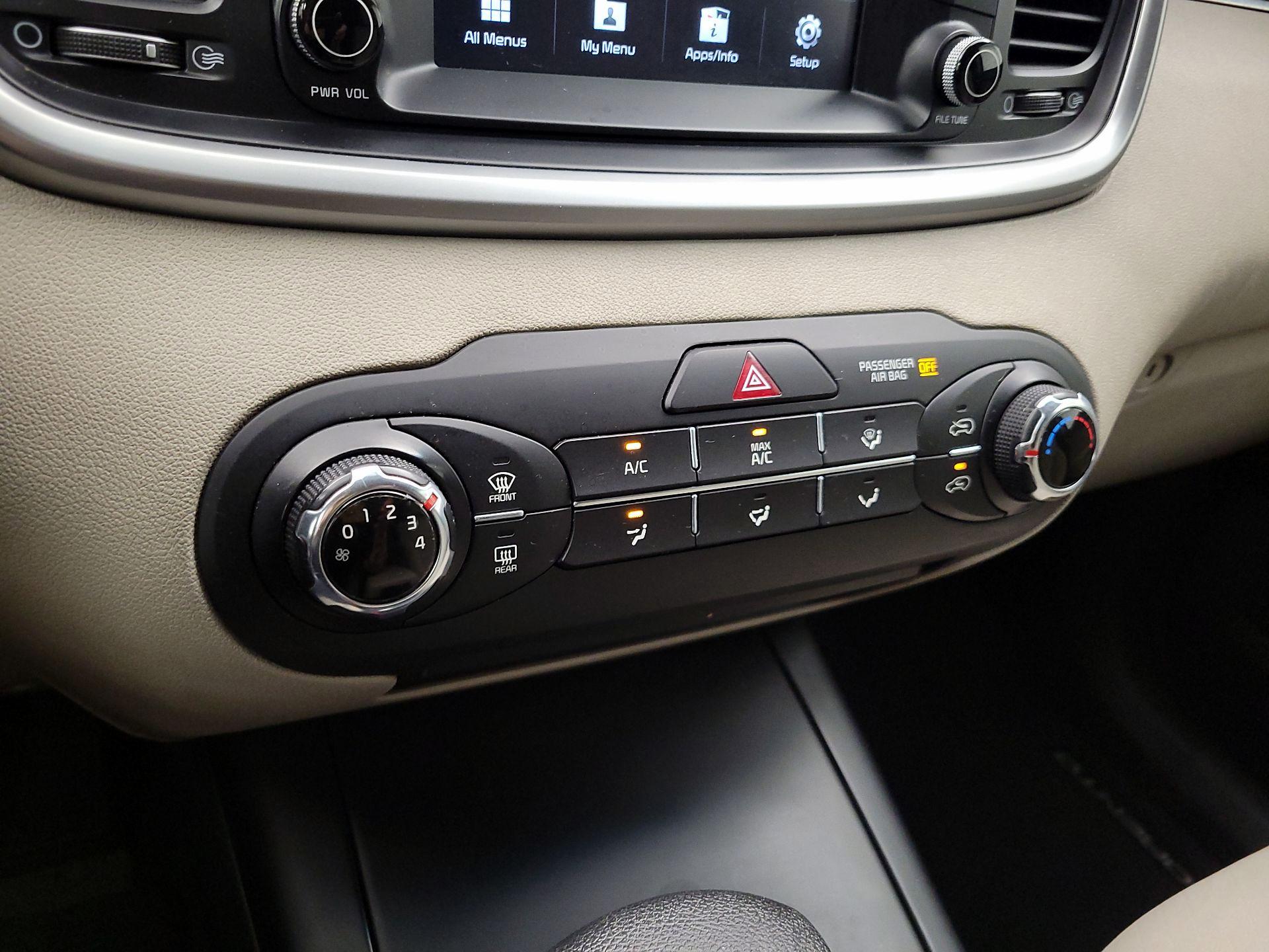 Thumbnail: 2020 Kia Sorento - 16