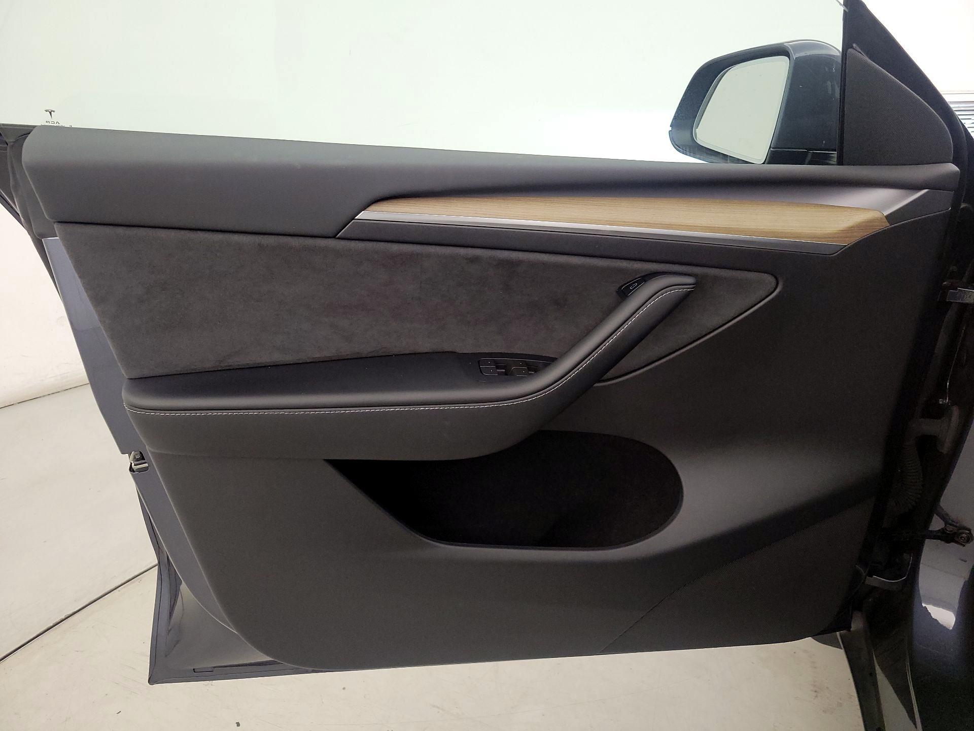 Thumbnail: 2023 Tesla Model Y - 12