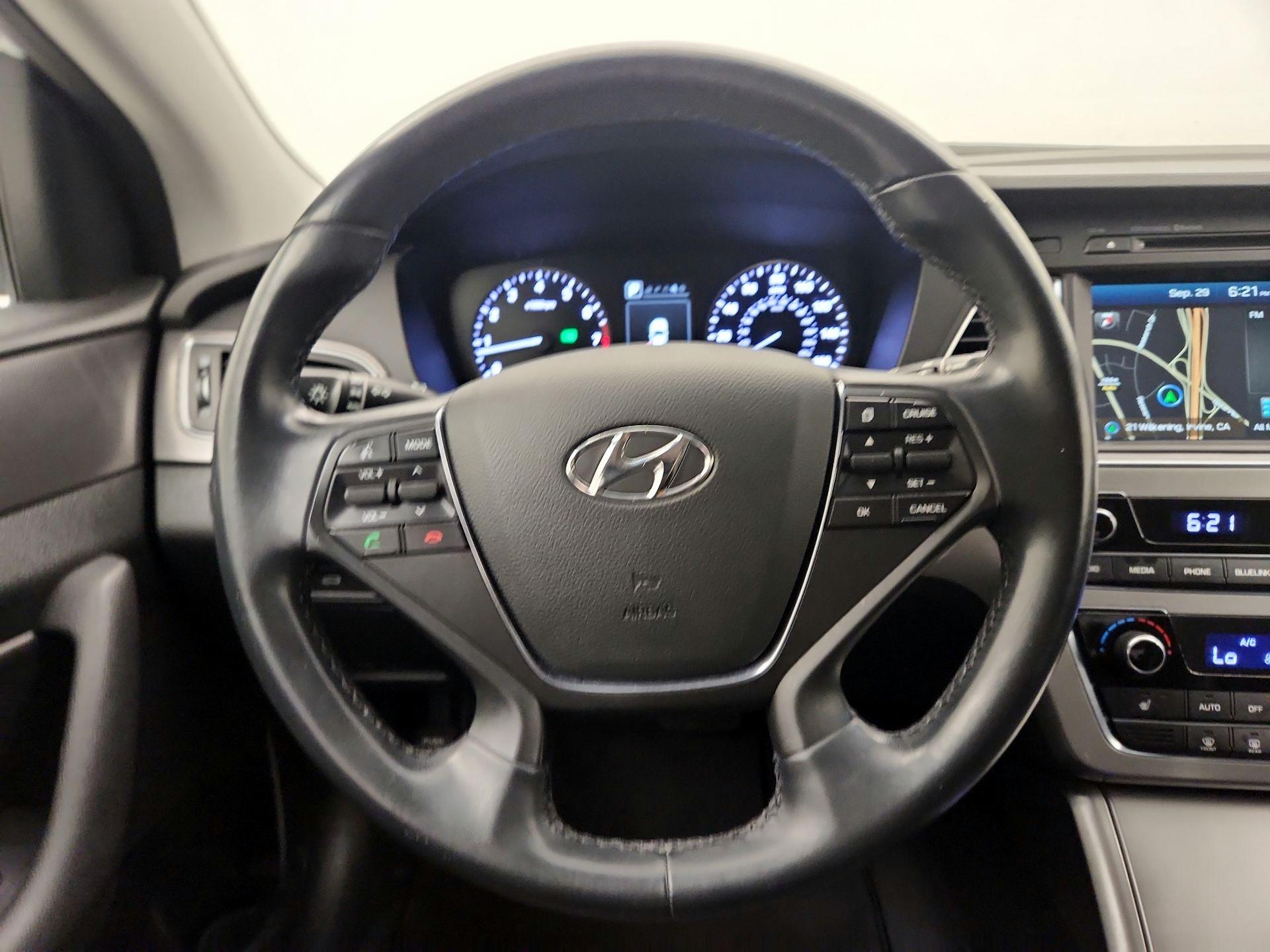 Thumbnail: 2016 Hyundai Sonata - 10