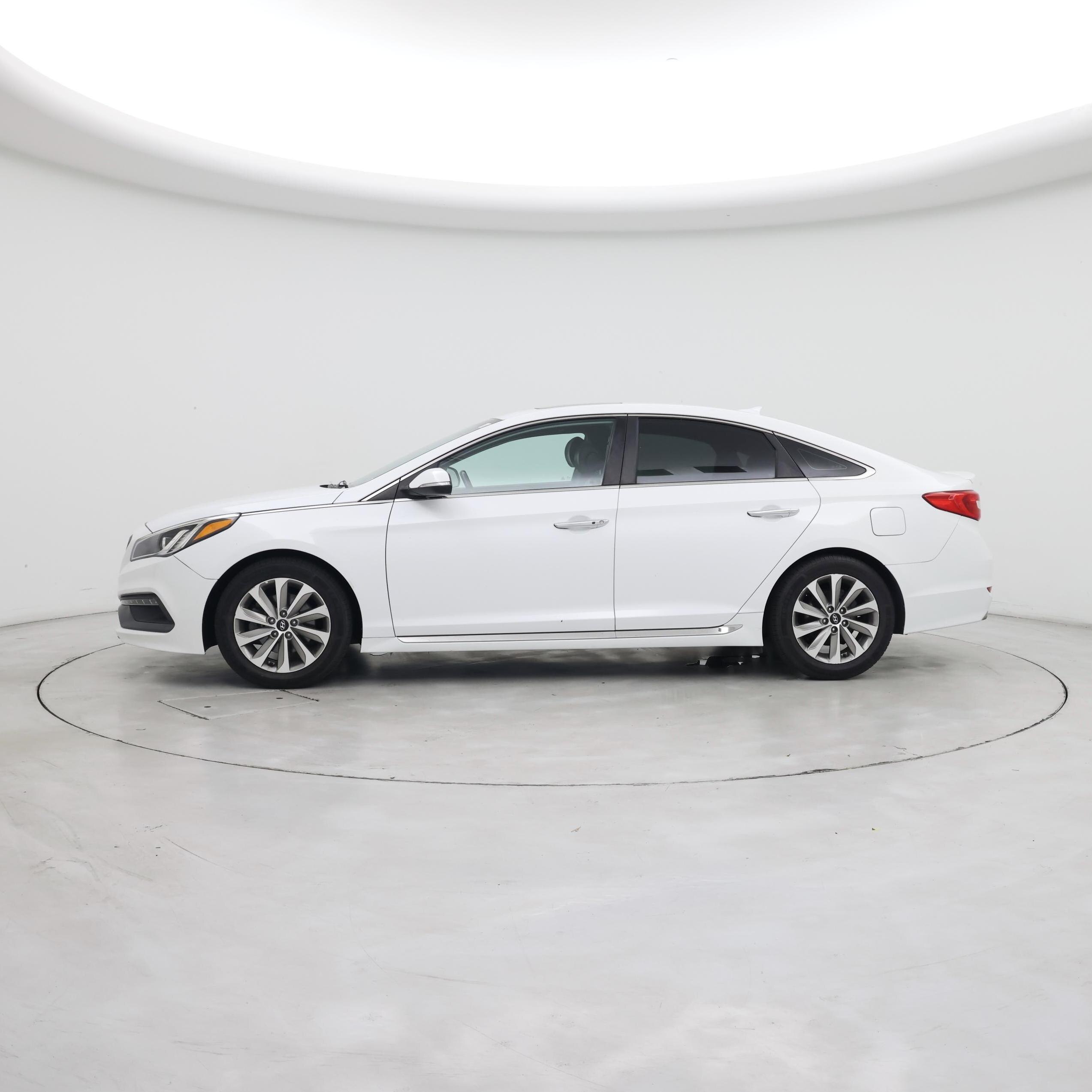 Thumbnail: 2016 Hyundai Sonata - 3