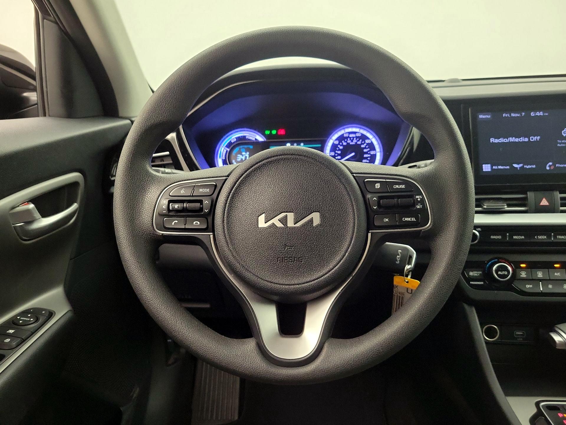 Thumbnail: 2022 Kia Niro - 10