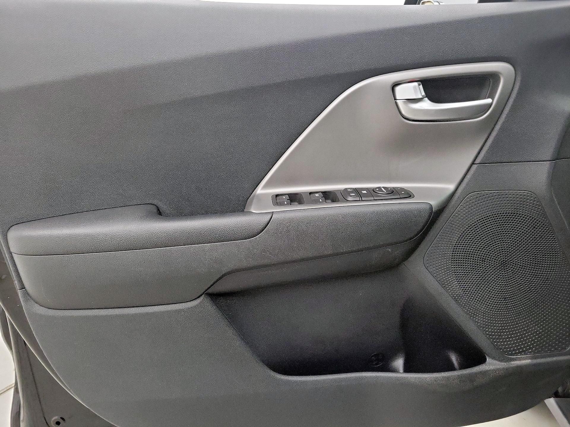 Thumbnail: 2022 Kia Niro - 12