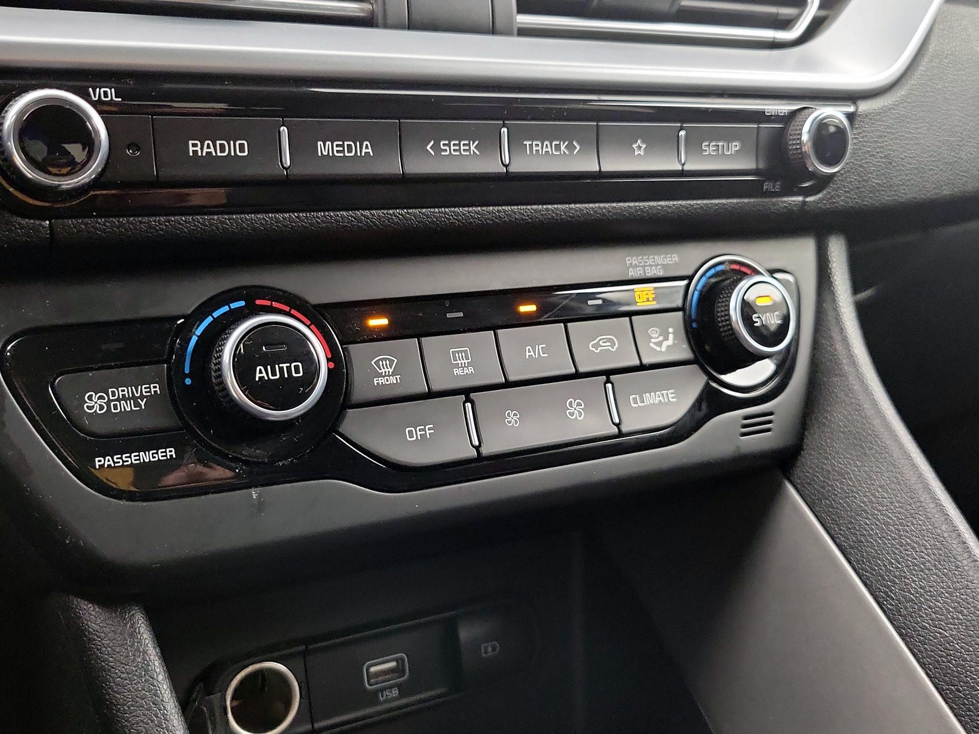 Thumbnail: 2022 Kia Niro - 16