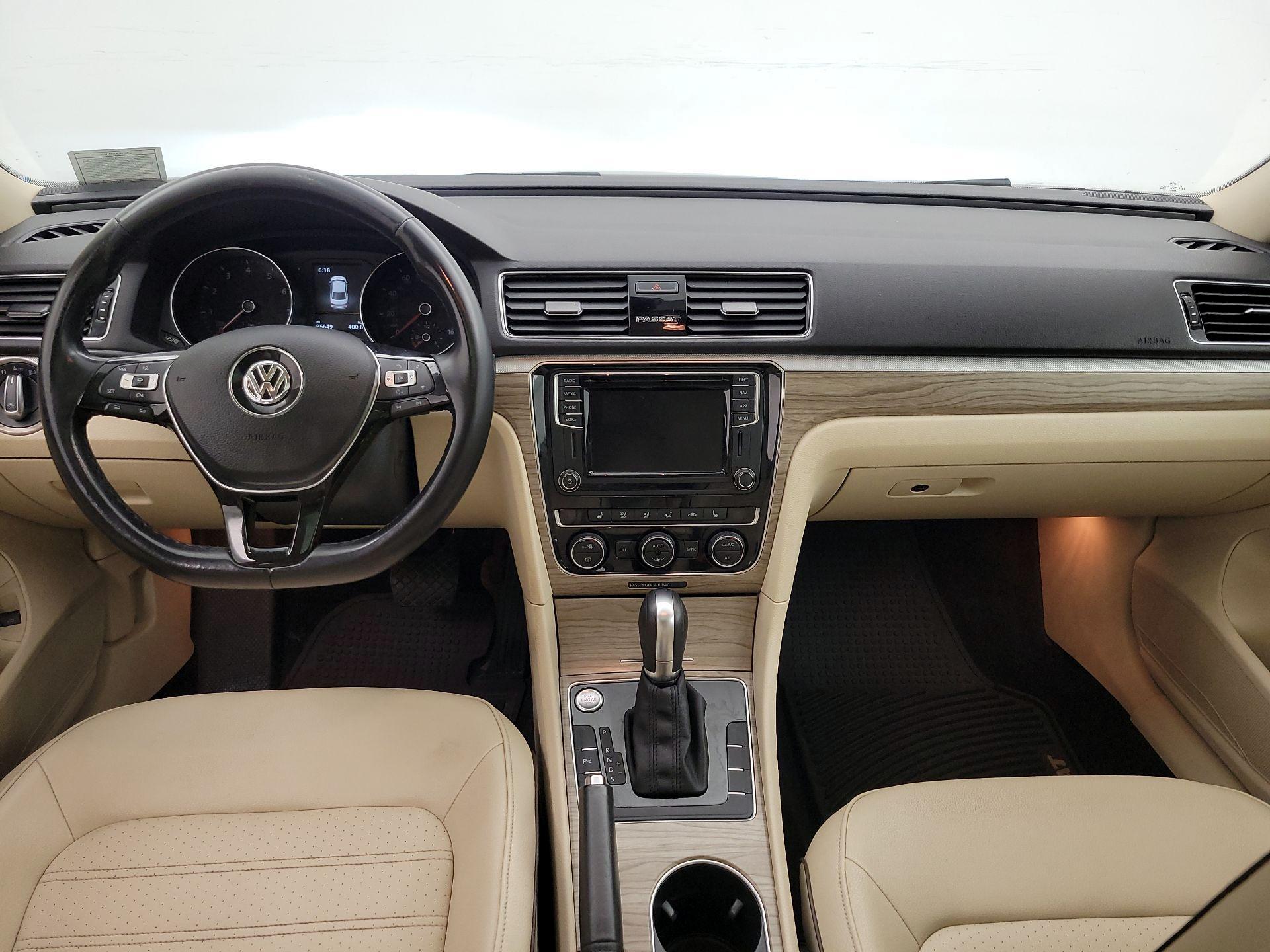 Thumbnail: 2018 Volkswagen Passat - 9