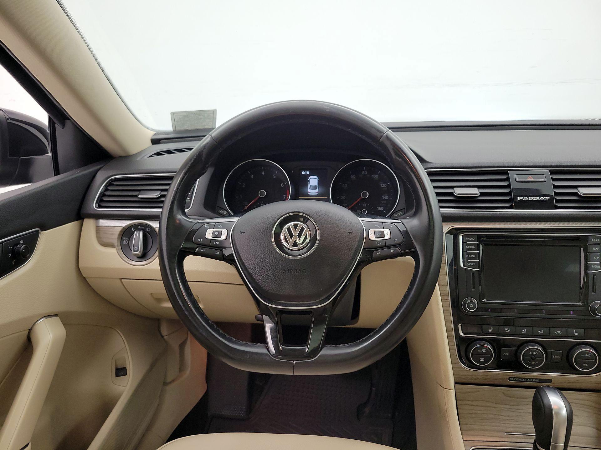 Thumbnail: 2018 Volkswagen Passat - 10