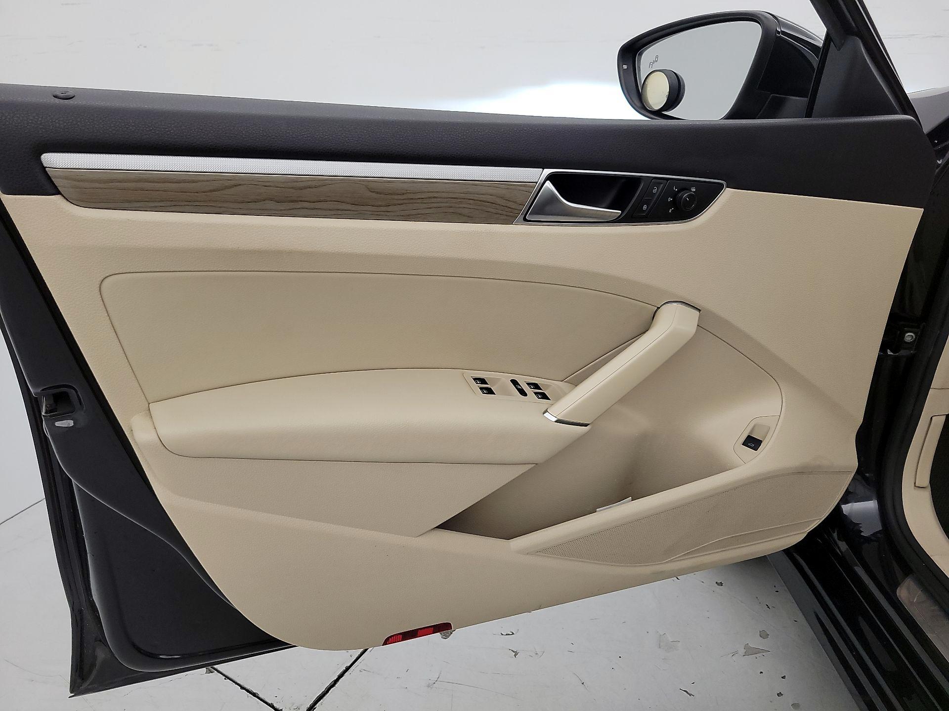 Thumbnail: 2018 Volkswagen Passat - 12