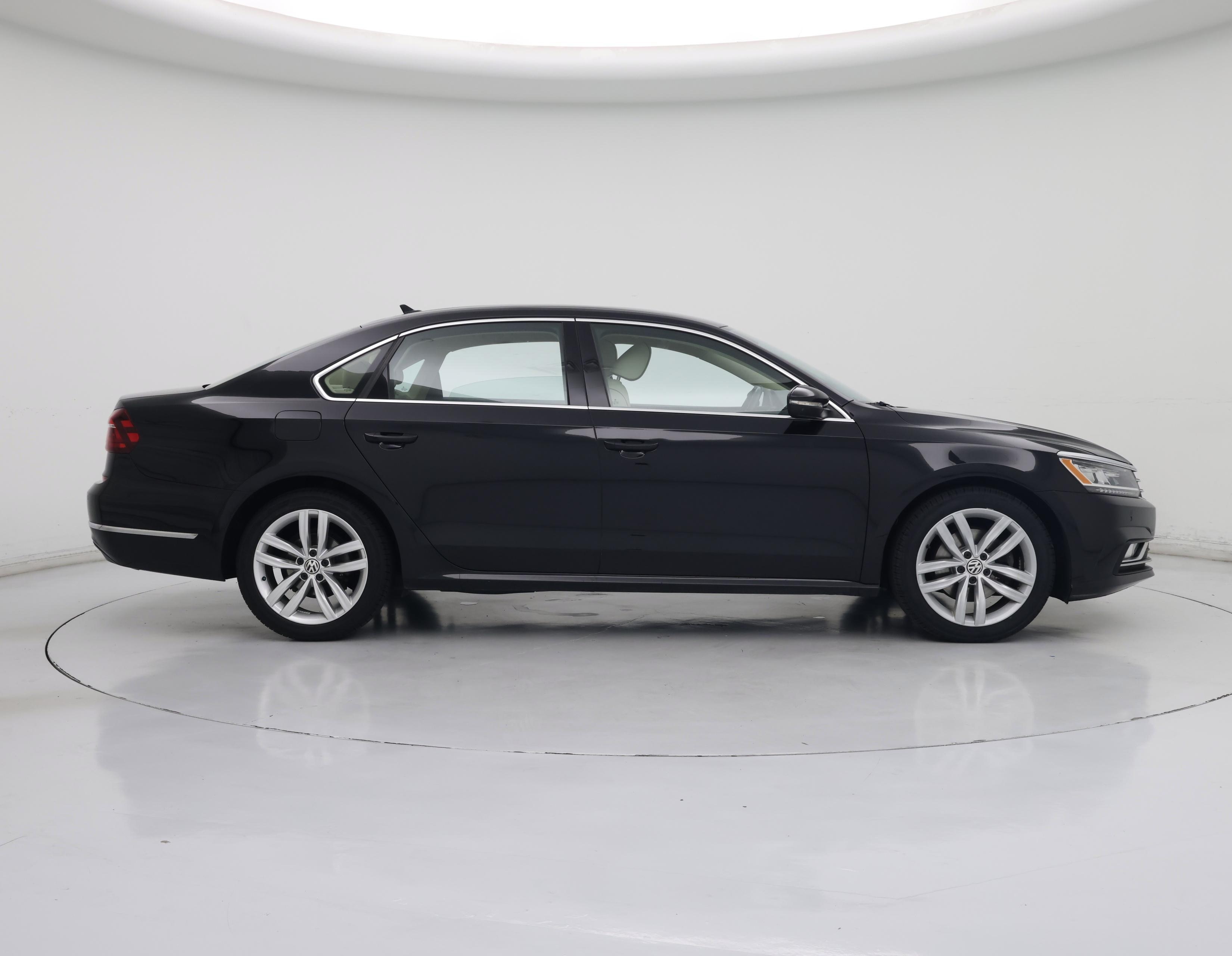 Thumbnail: 2018 Volkswagen Passat - 7