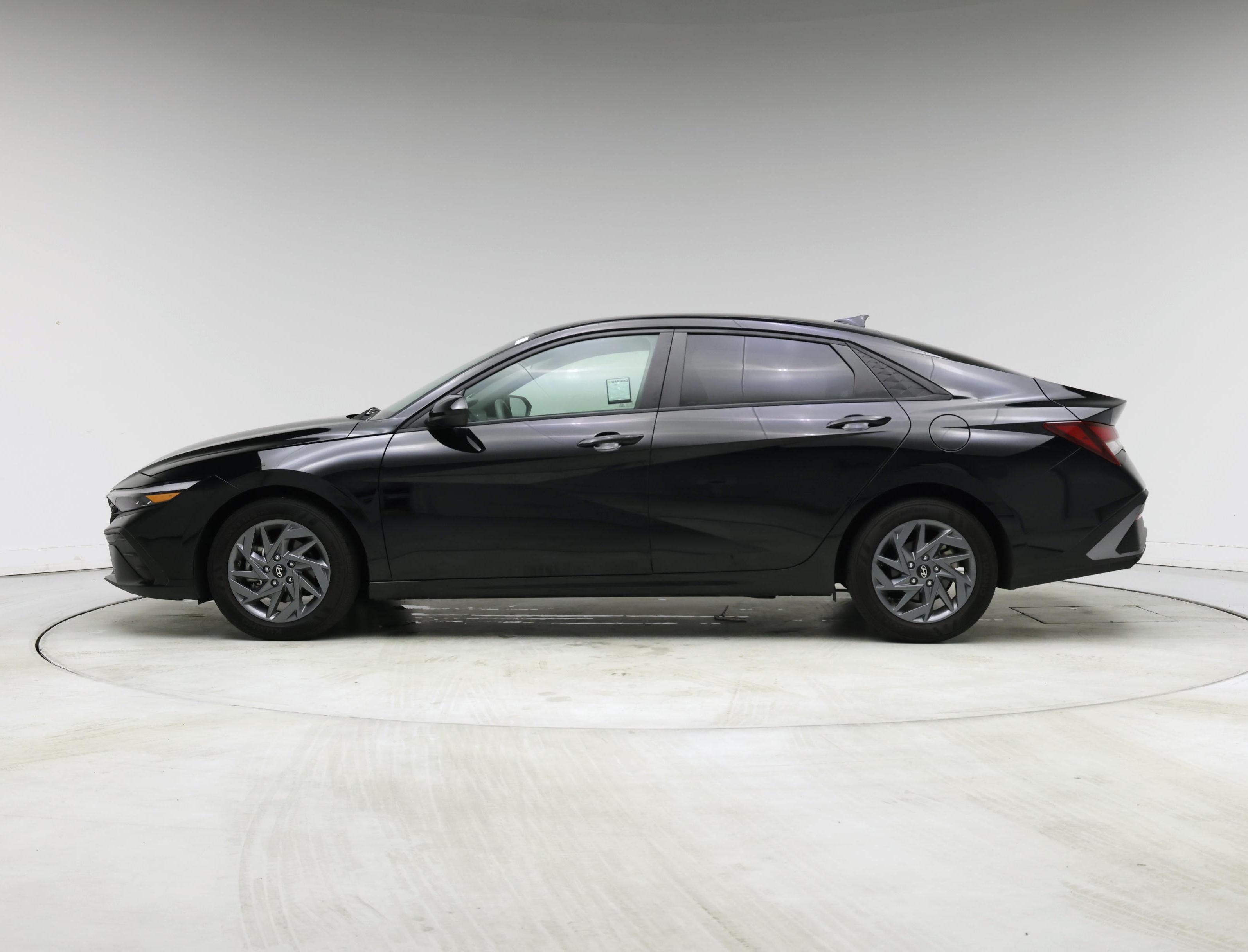 Thumbnail: 2024 Hyundai Elantra - 3