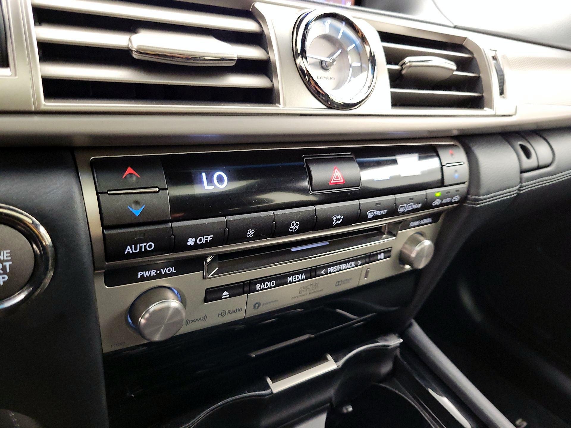 Thumbnail: 2016 Lexus LS - 17