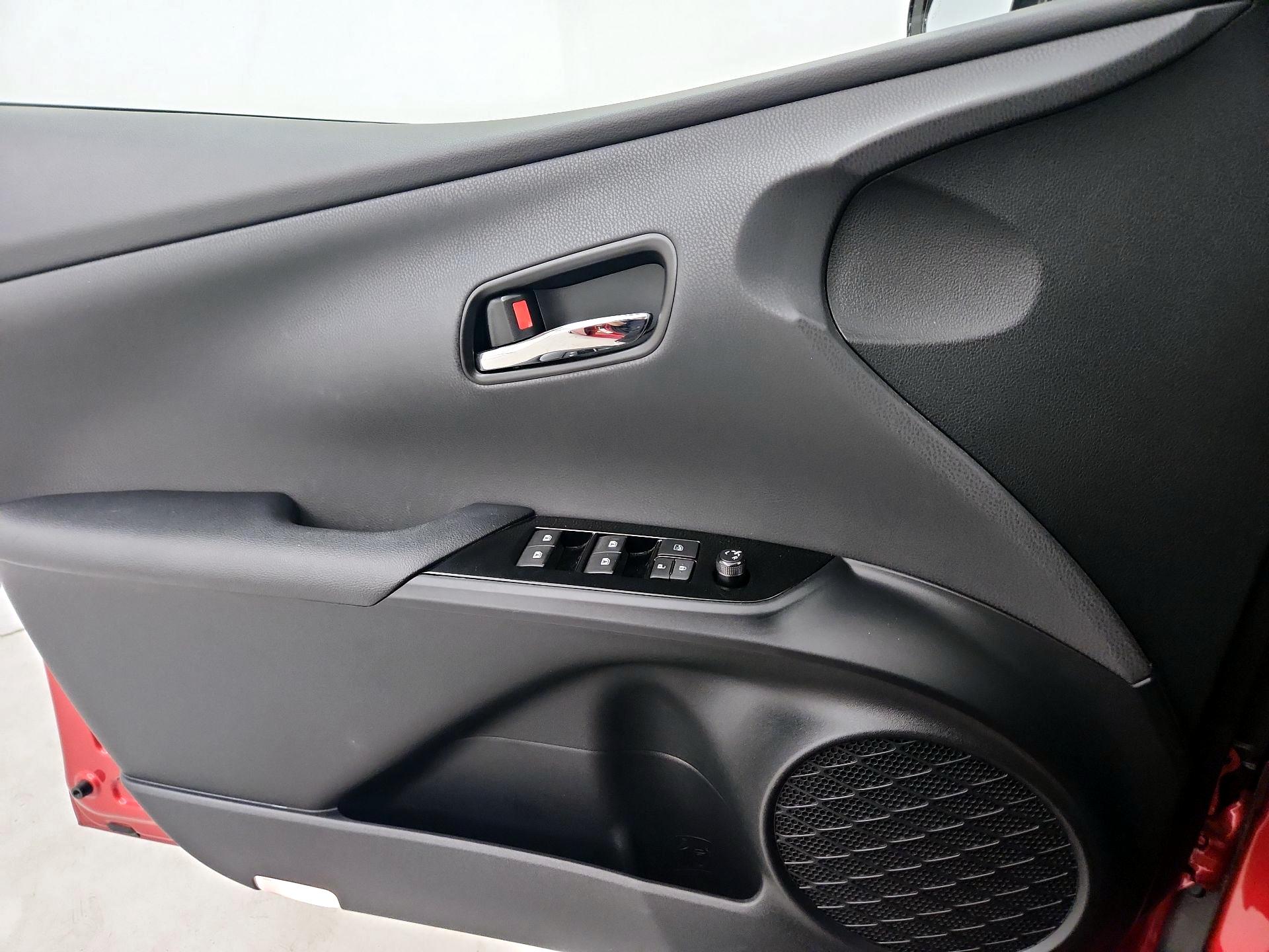 Thumbnail: 2016 Toyota Prius - 12