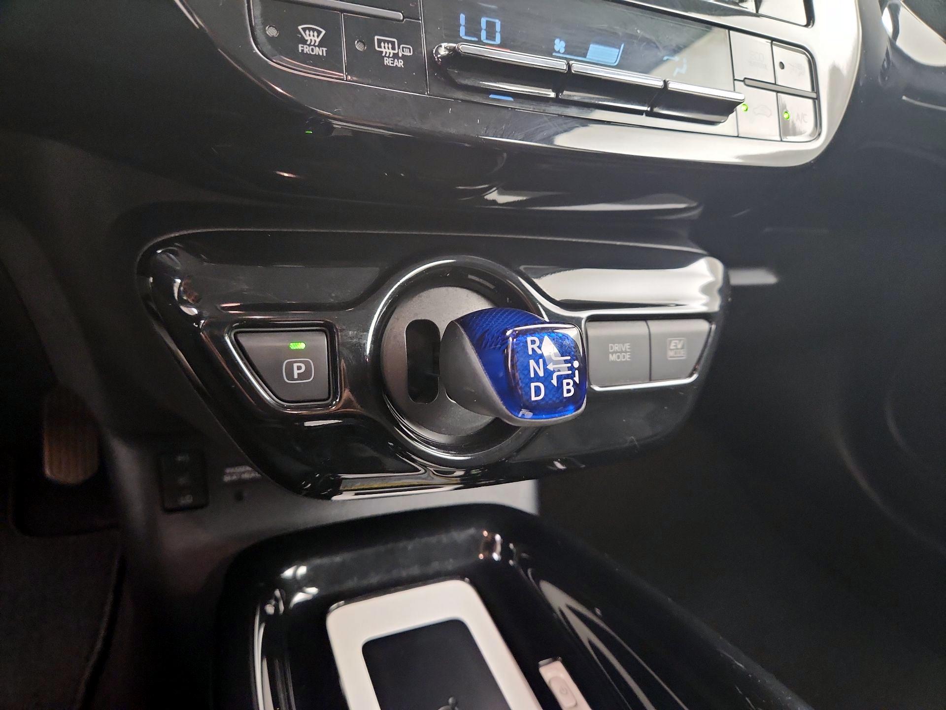 Thumbnail: 2016 Toyota Prius - 17