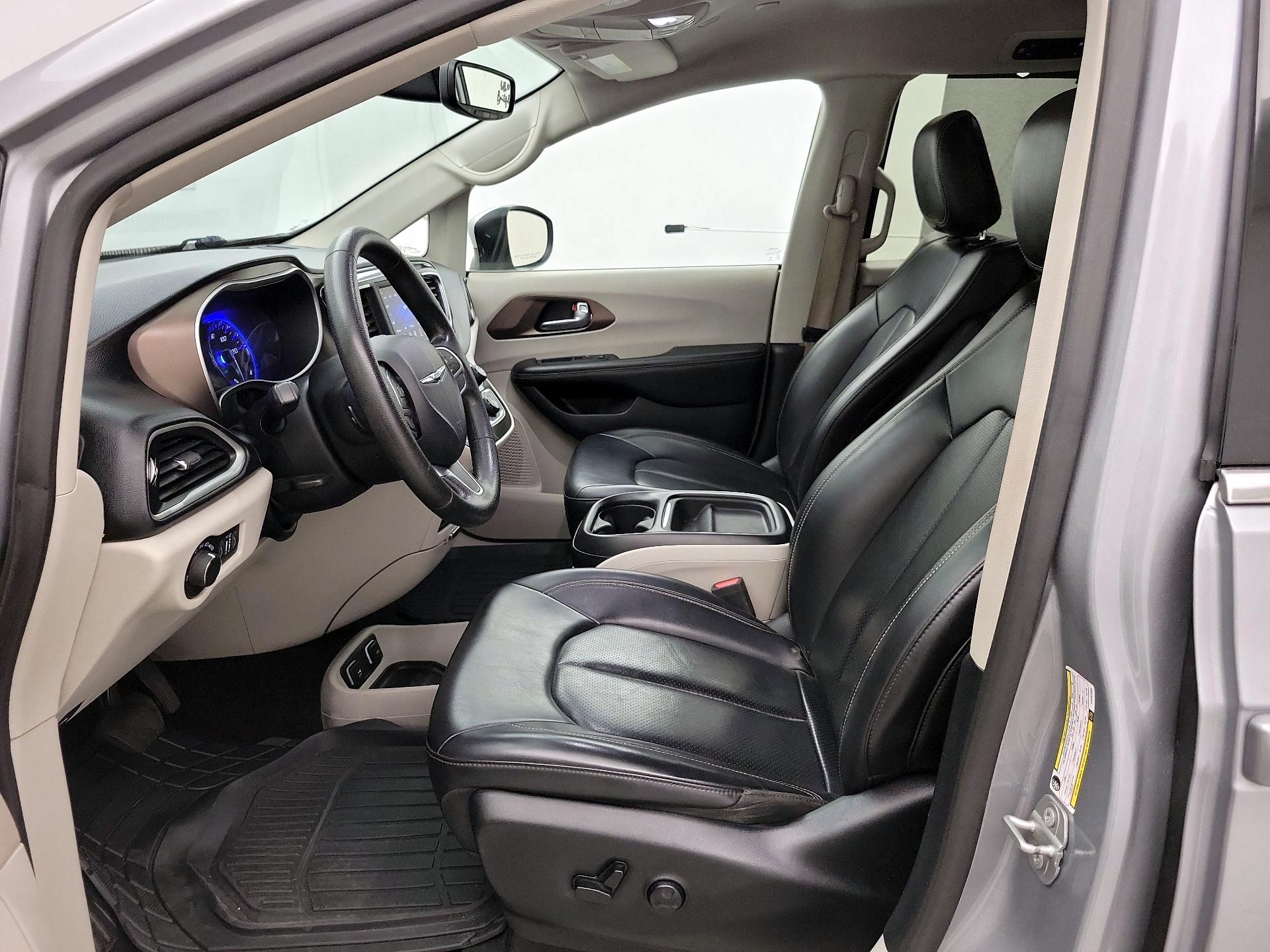 Thumbnail: 2020 Chrysler Voyager - 11