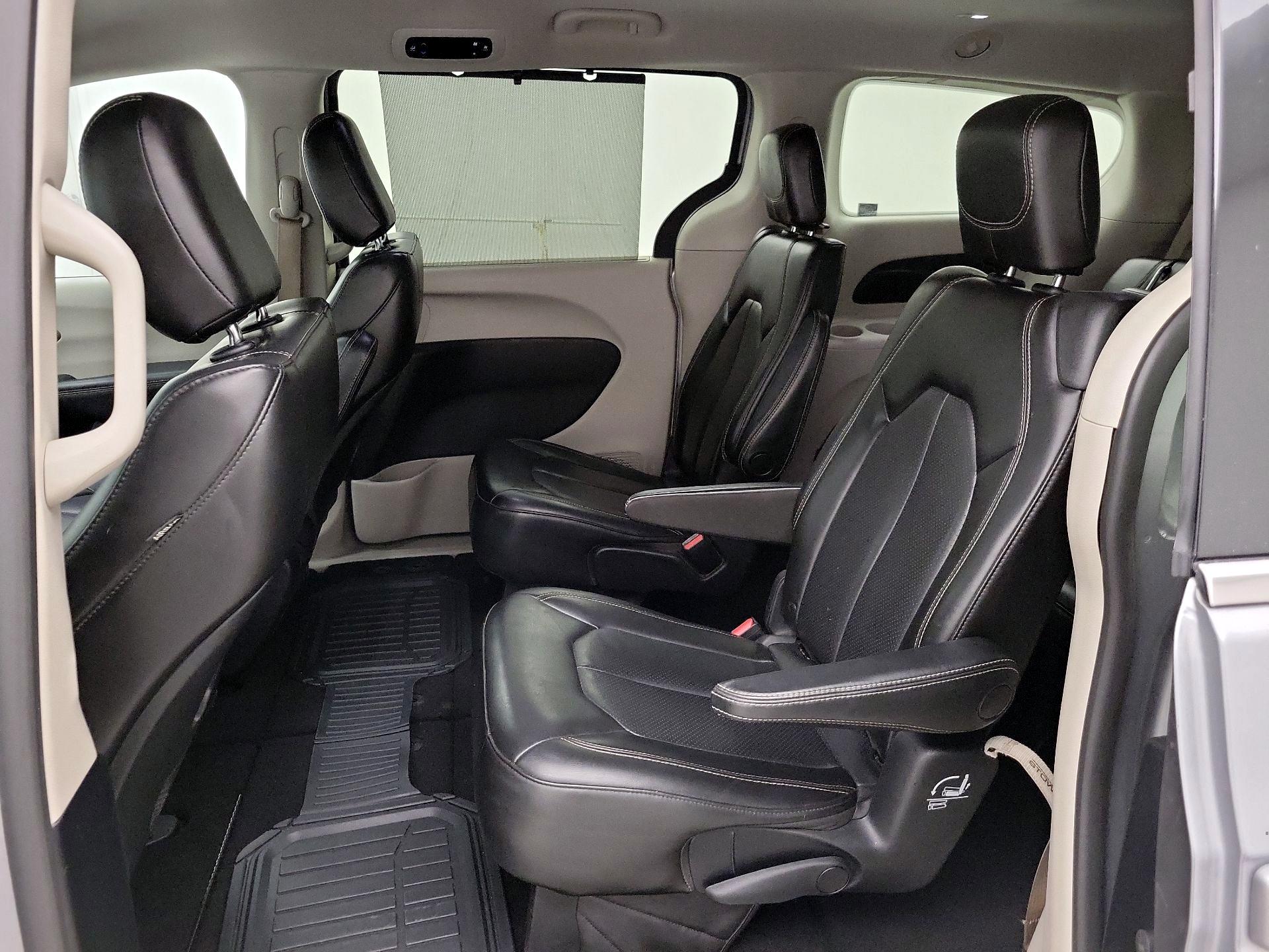 Thumbnail: 2020 Chrysler Voyager - 19