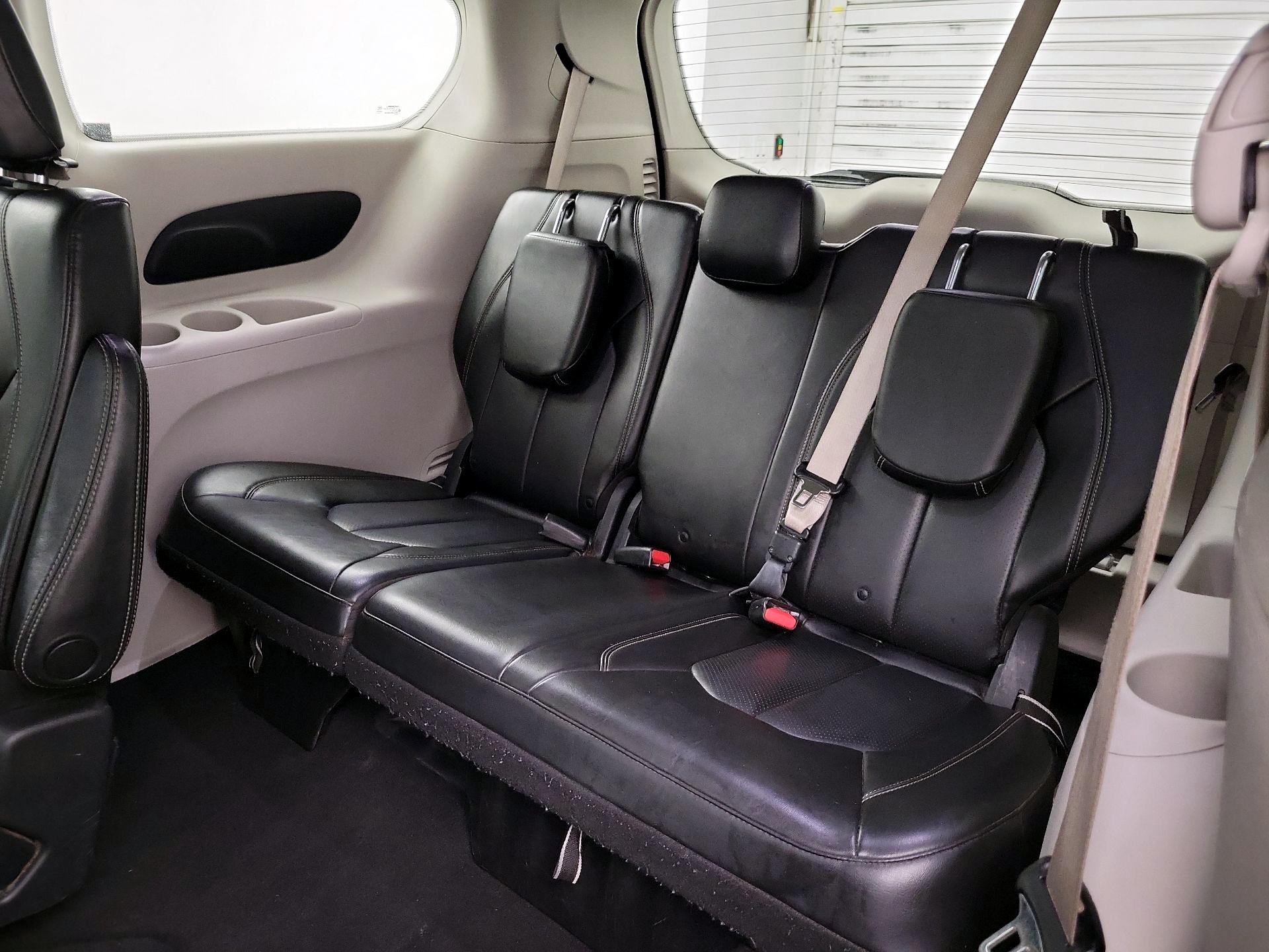 Thumbnail: 2020 Chrysler Voyager - 20