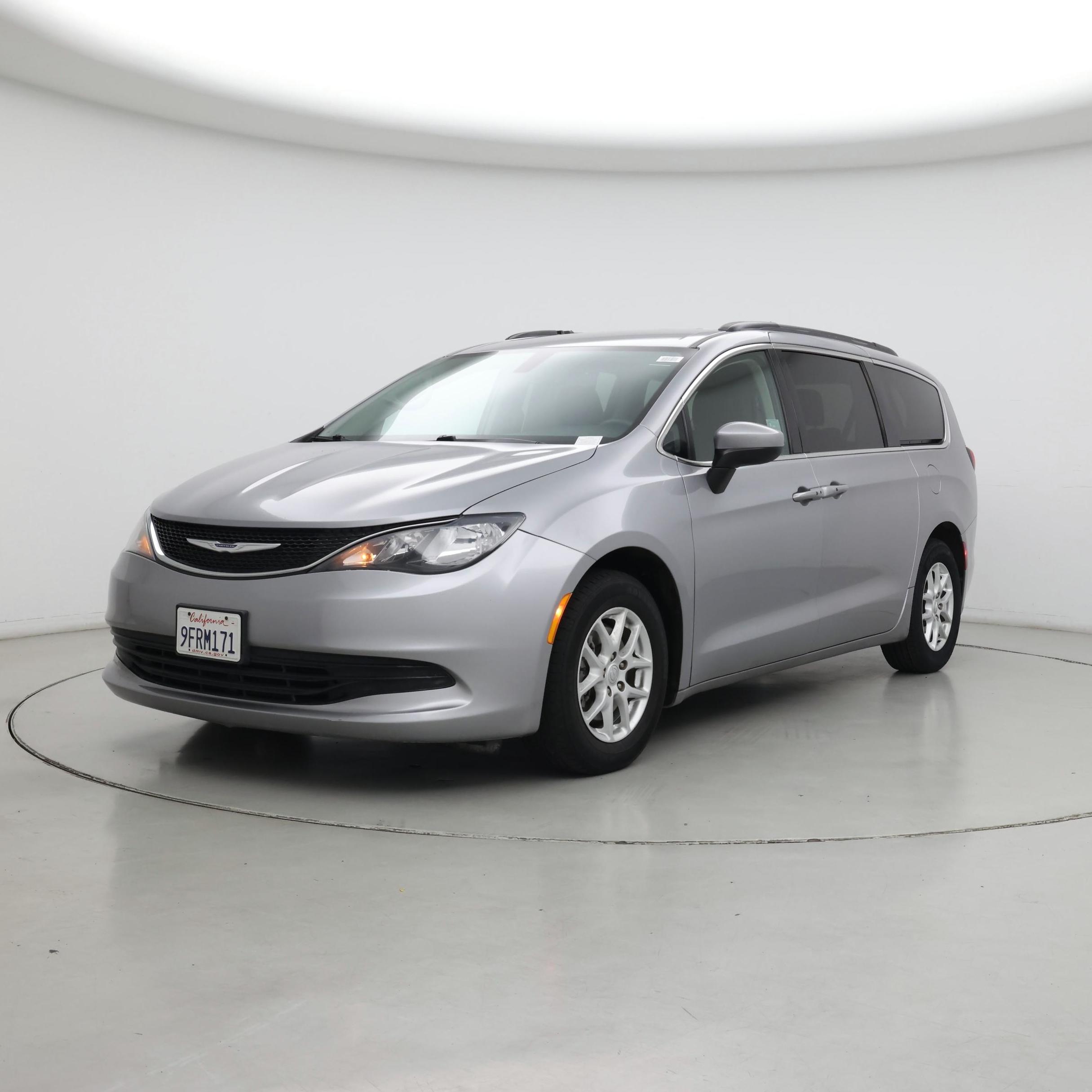 Thumbnail: 2020 Chrysler Voyager - 4