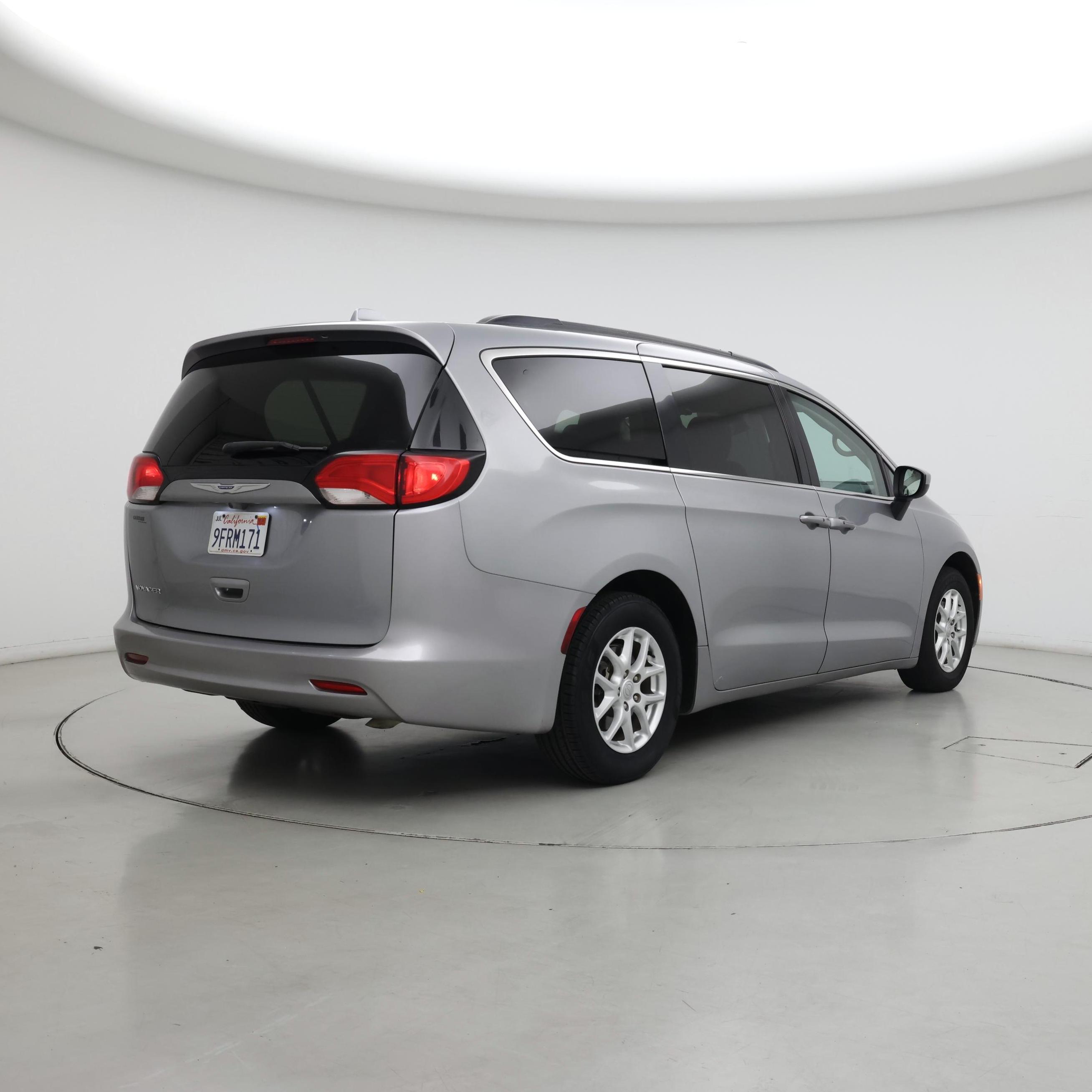 Thumbnail: 2020 Chrysler Voyager - 8