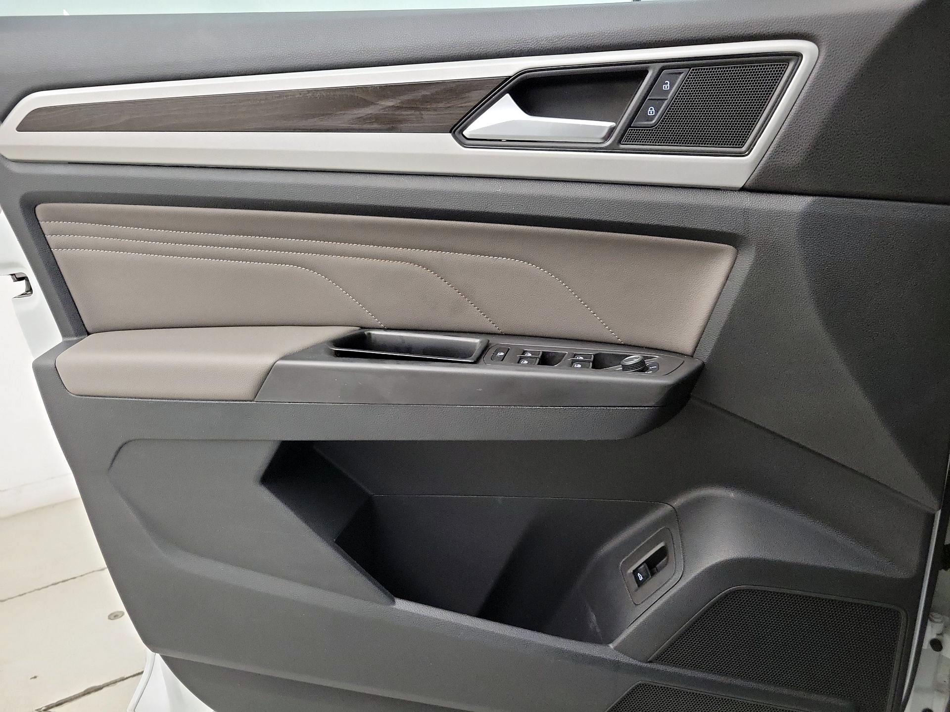 Thumbnail: 2023 Volkswagen Atlas - 12