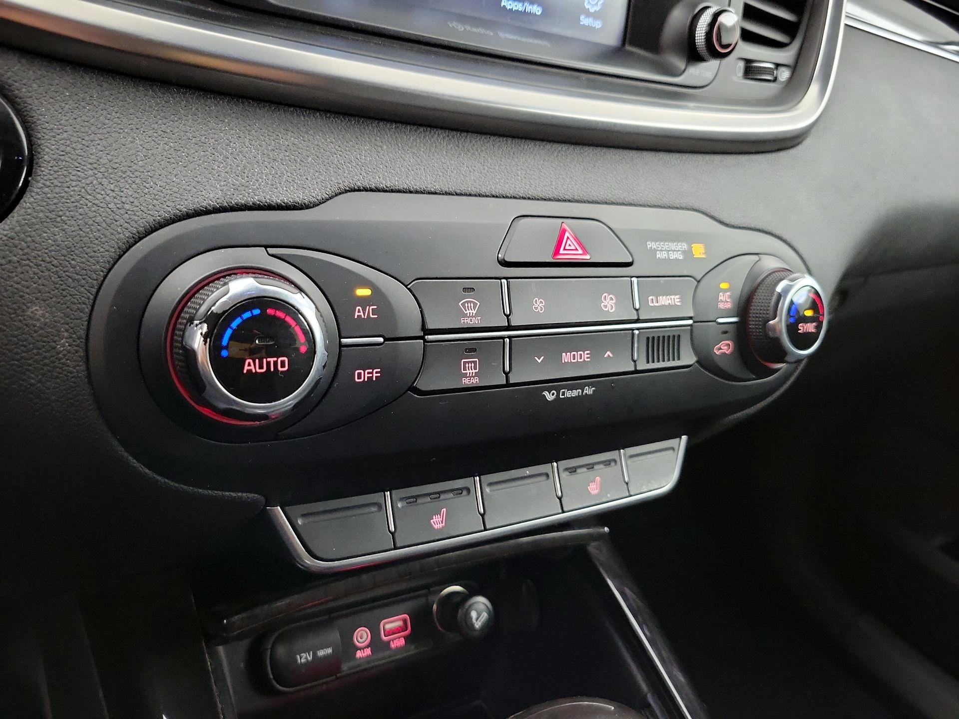 Thumbnail: 2018 Kia Sorento - 16