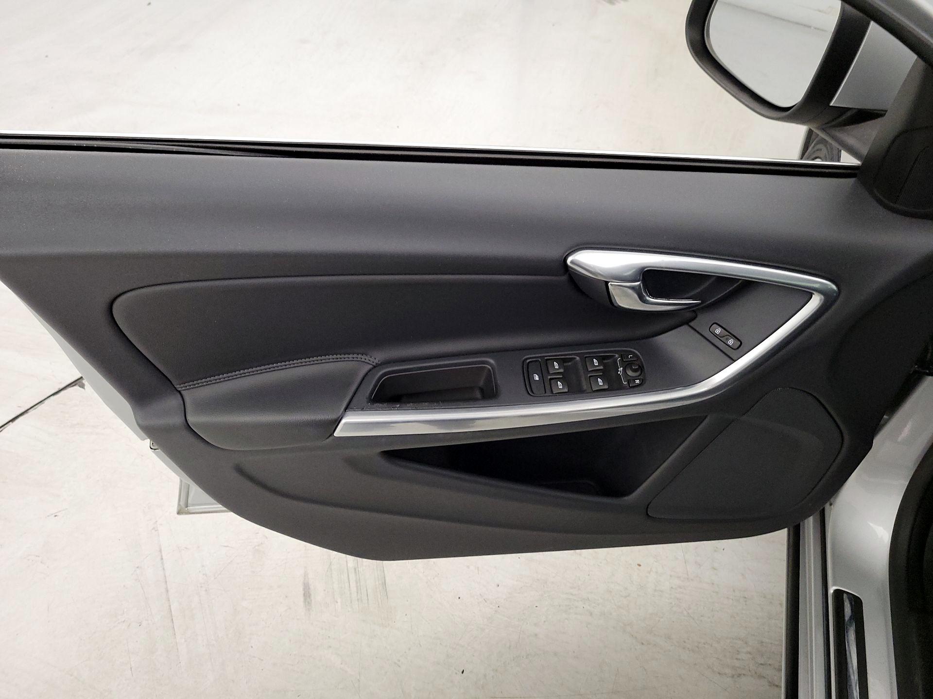 Thumbnail: 2015 Volvo S60 - 12