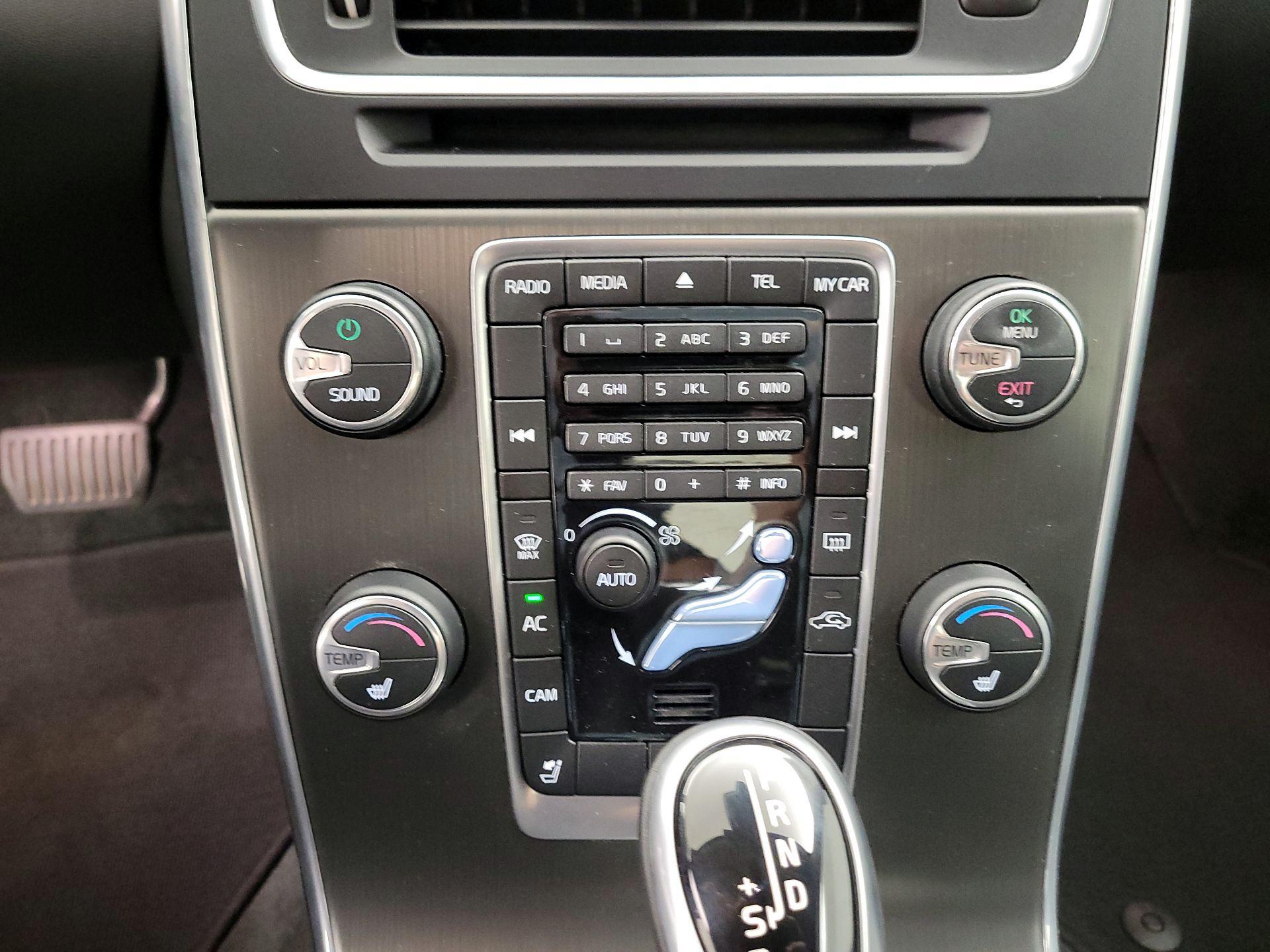 Thumbnail: 2015 Volvo S60 - 16