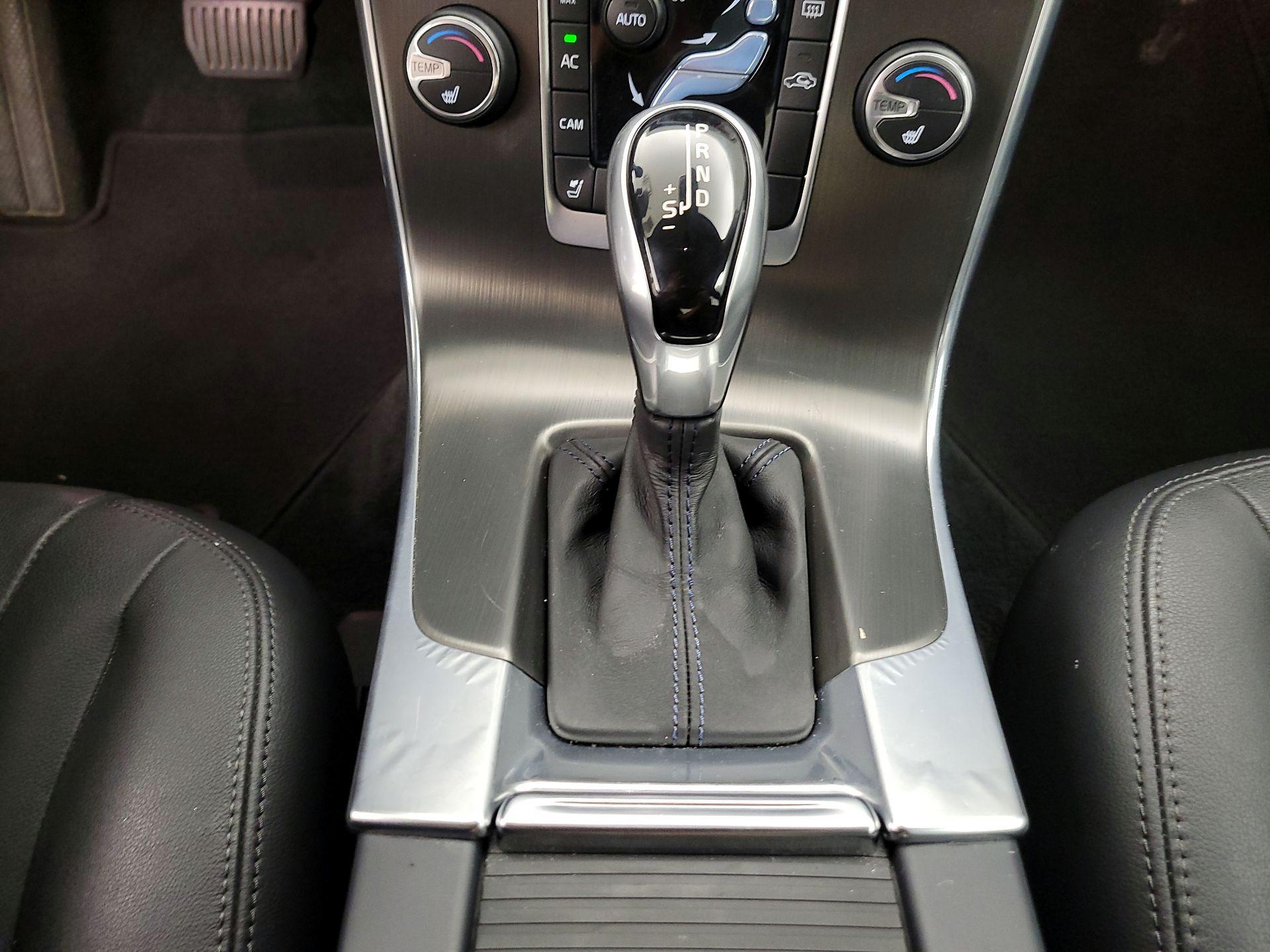 Thumbnail: 2015 Volvo S60 - 17