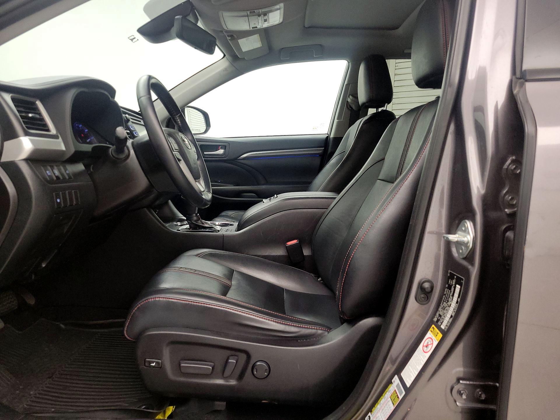 Thumbnail: 2019 Toyota Highlander - 11