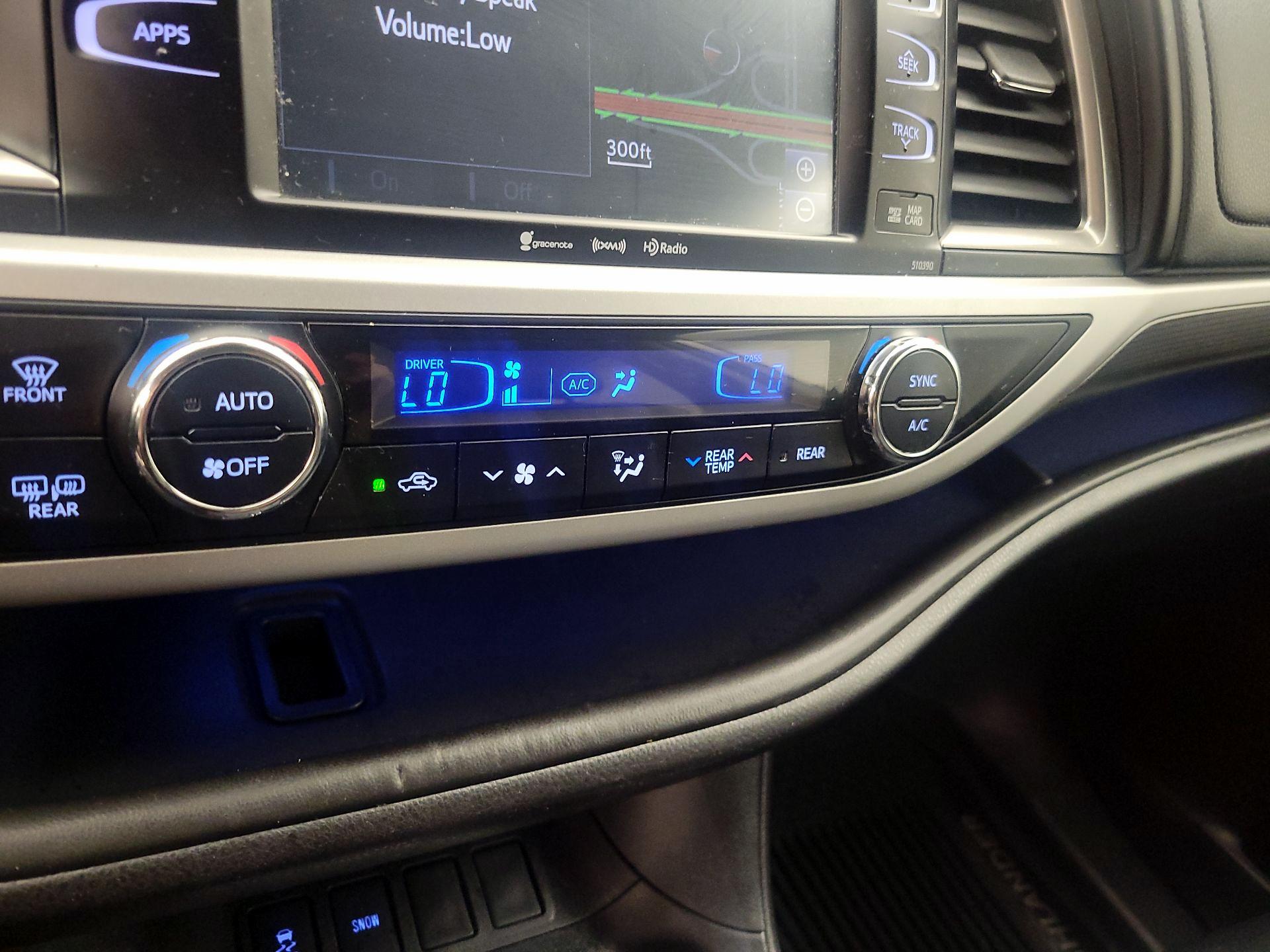 Thumbnail: 2019 Toyota Highlander - 16
