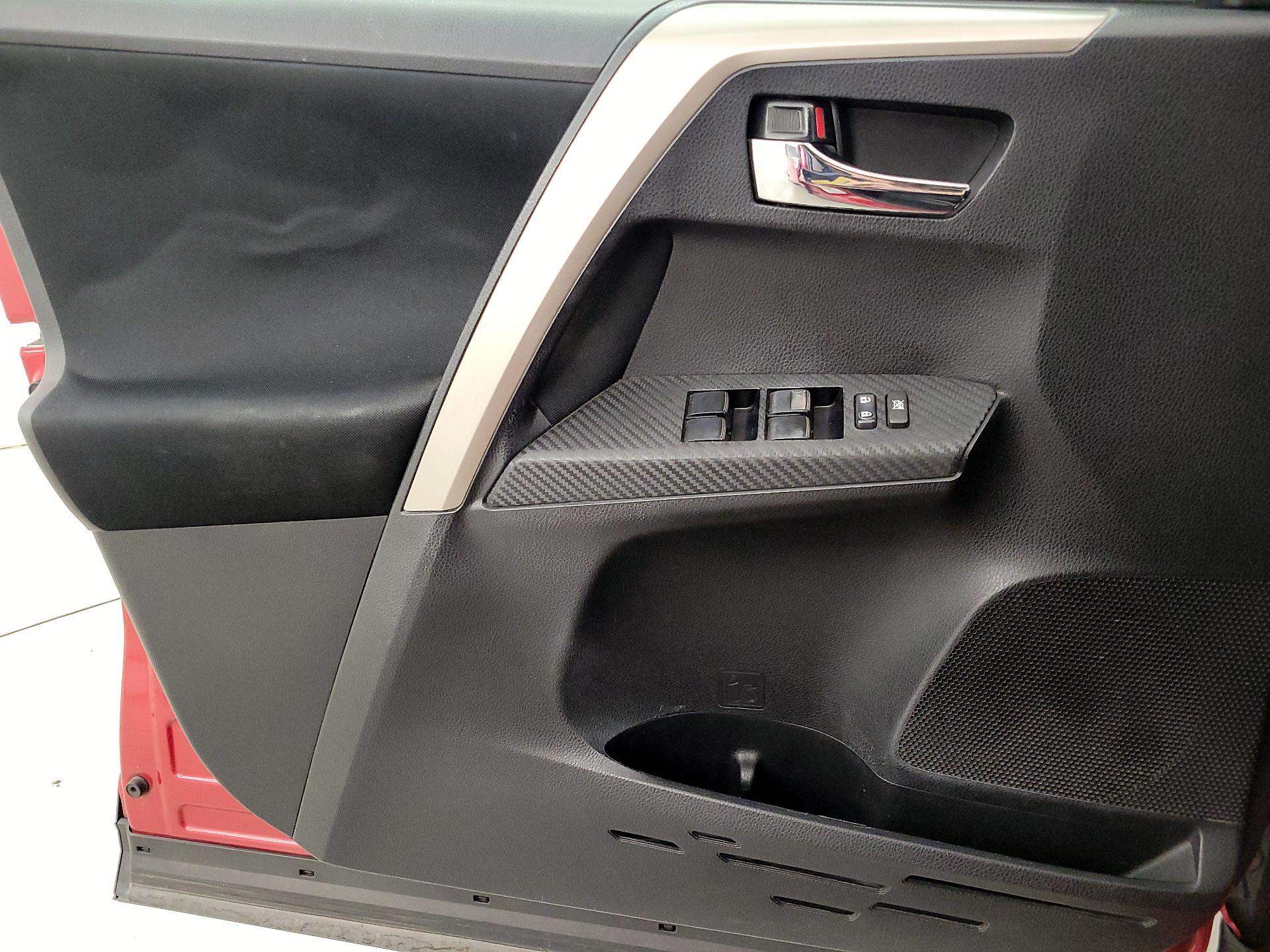 Thumbnail: 2015 Toyota RAV4 - 12