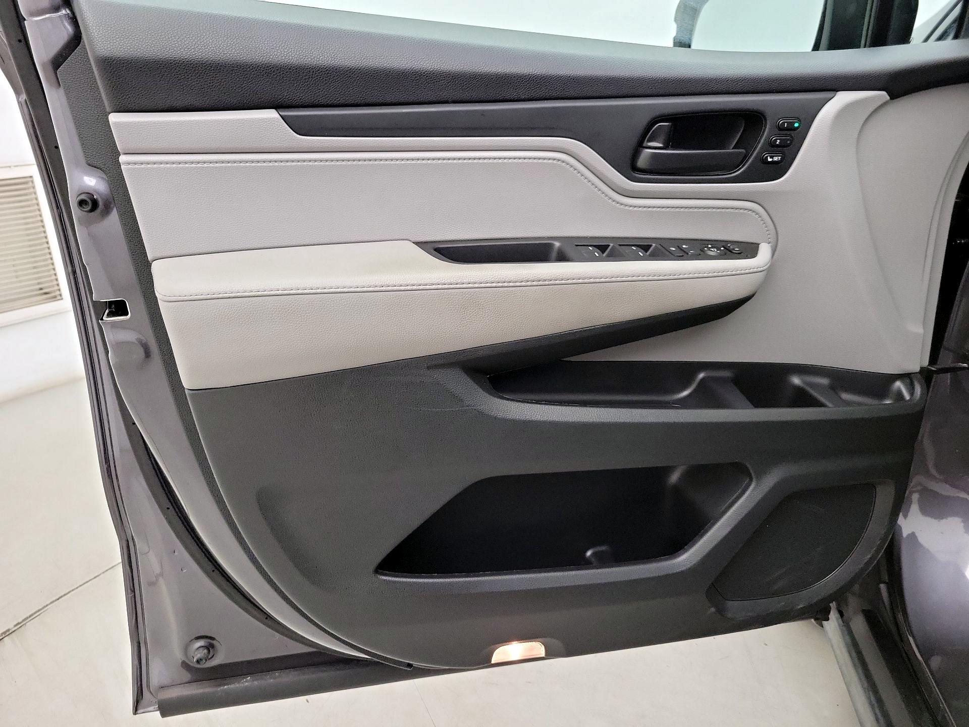 Thumbnail: 2019 Honda Odyssey - 12