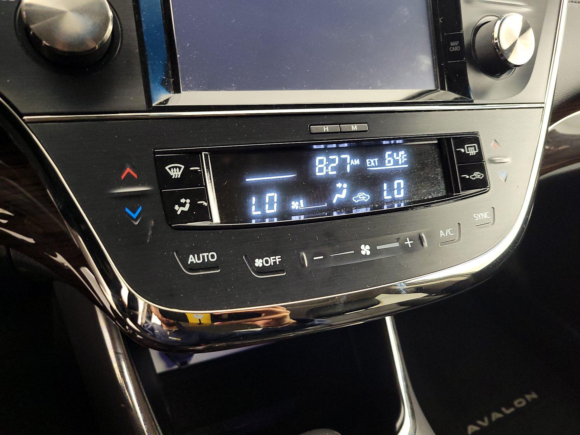 Thumbnail: 2015 Toyota Avalon - 16