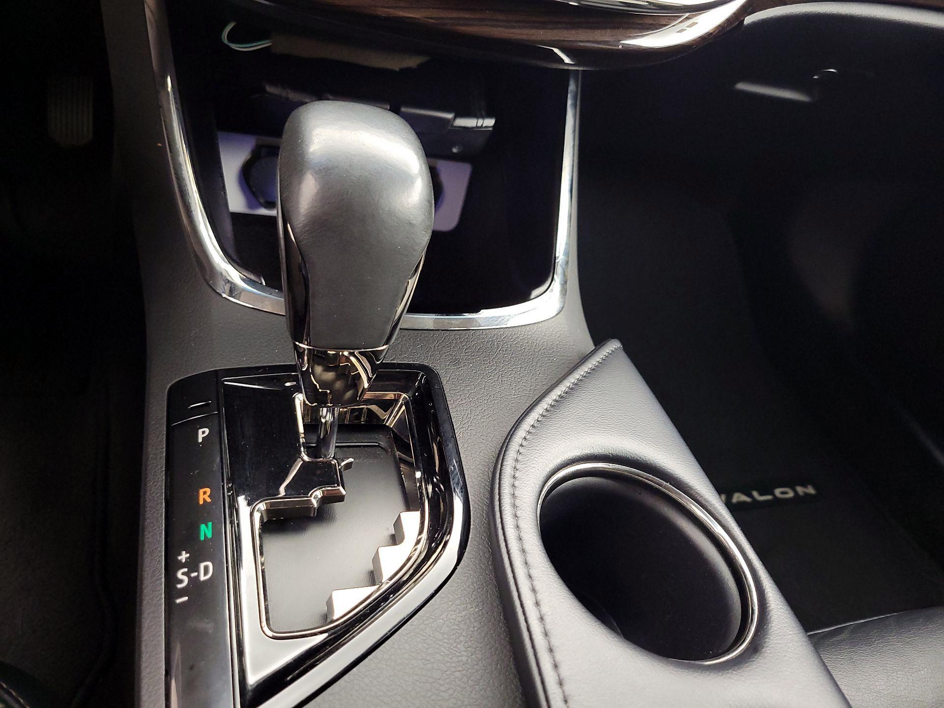 Thumbnail: 2015 Toyota Avalon - 17