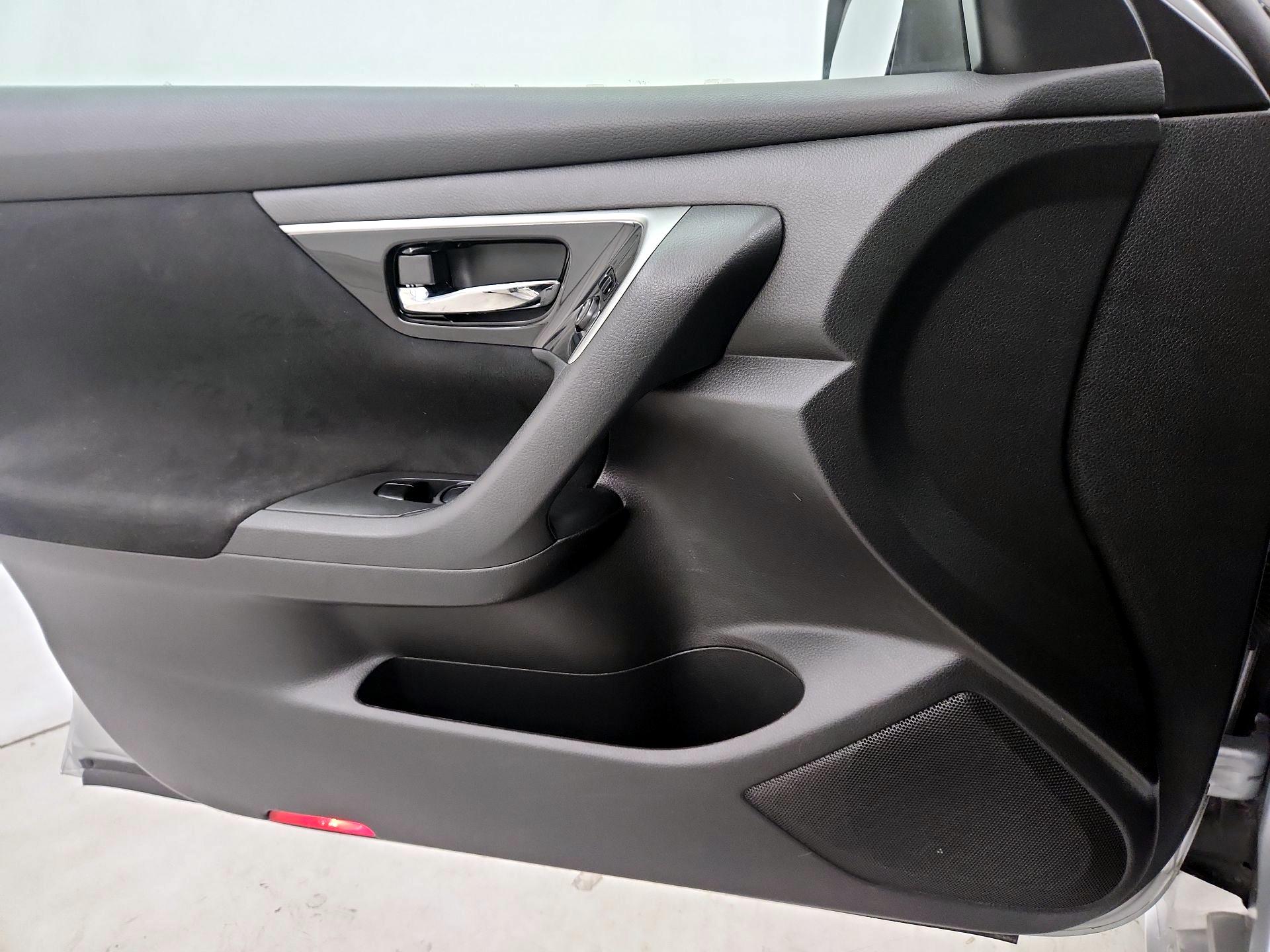 Thumbnail: 2014 Nissan Altima - 12