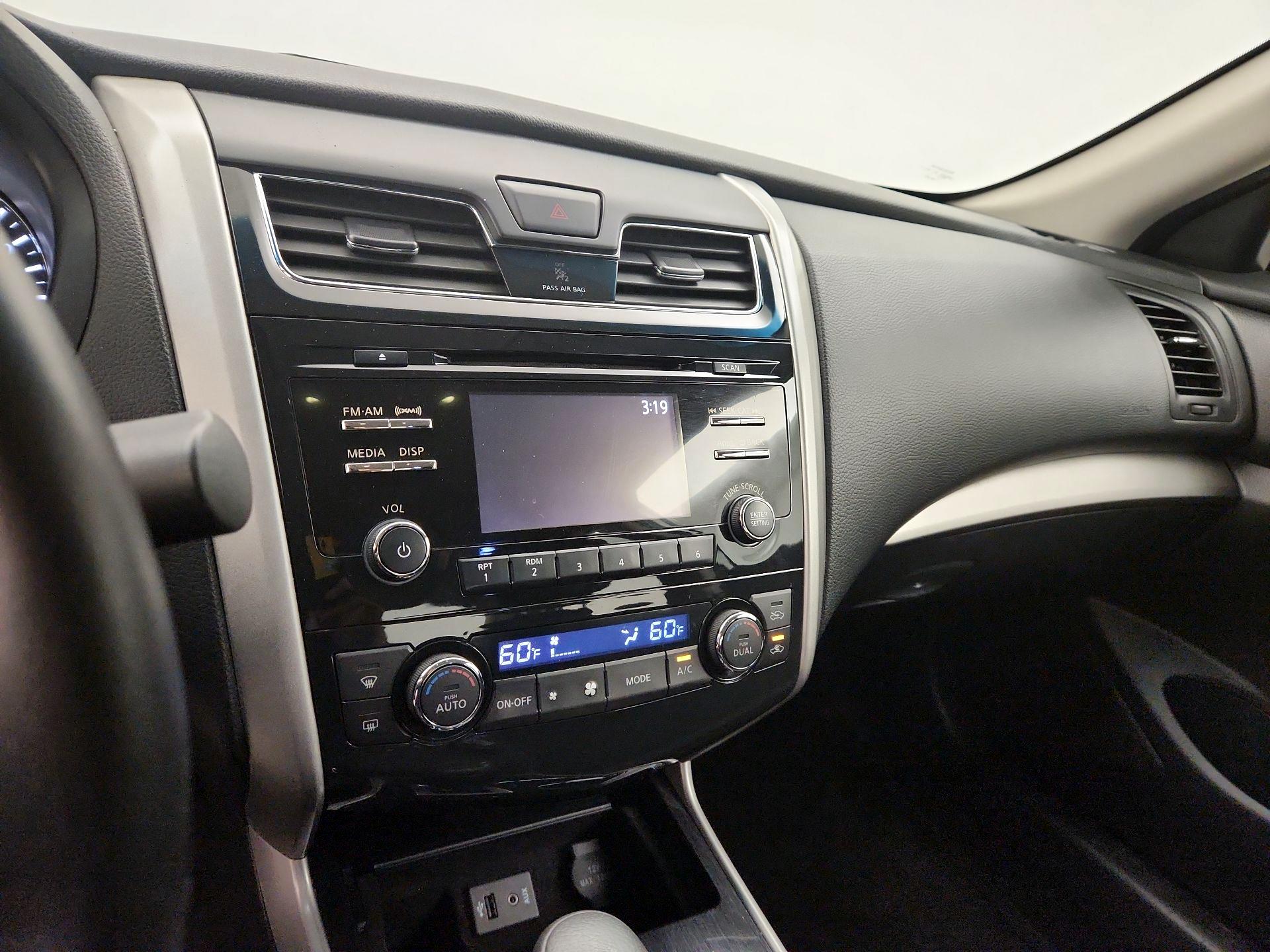 Thumbnail: 2014 Nissan Altima - 16