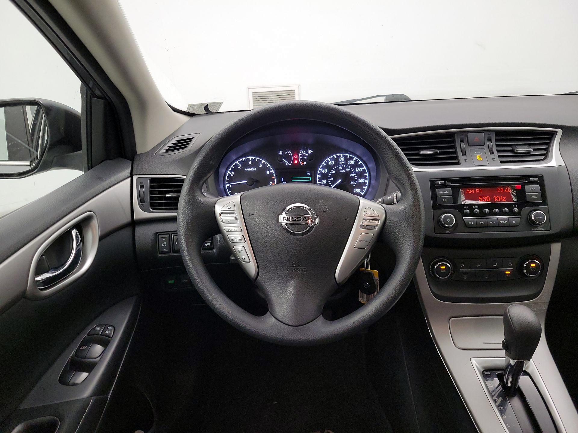Thumbnail: 2015 Nissan Sentra - 10