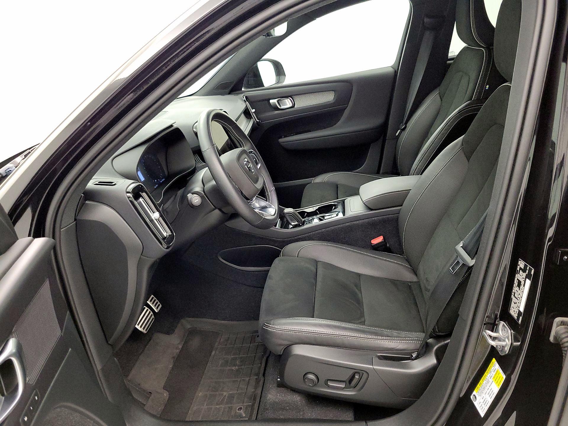 Thumbnail: 2021 Volvo XC40 - 11