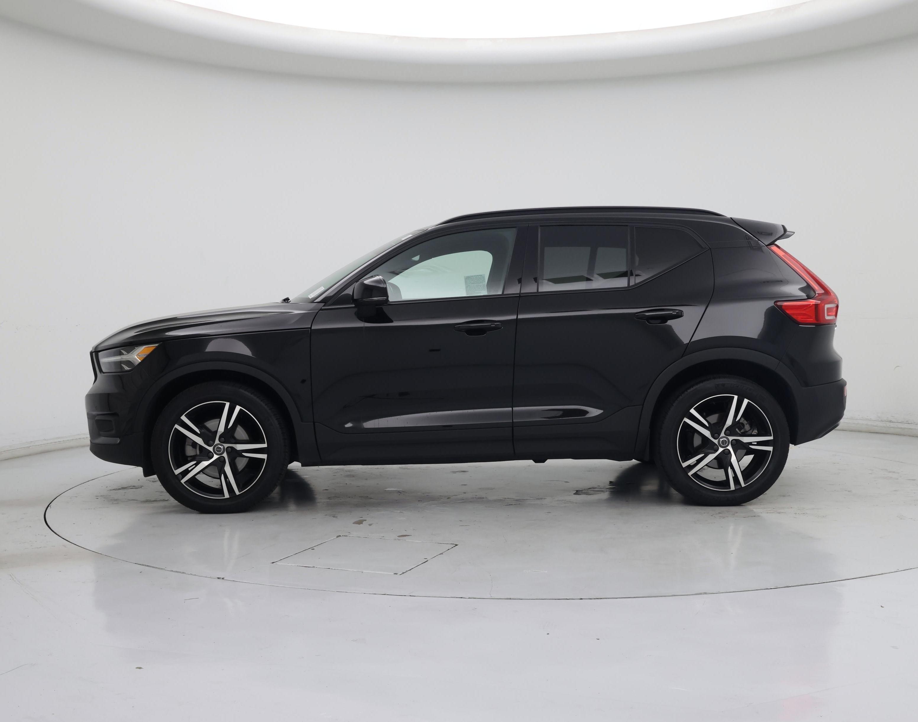 Thumbnail: 2021 Volvo XC40 - 3