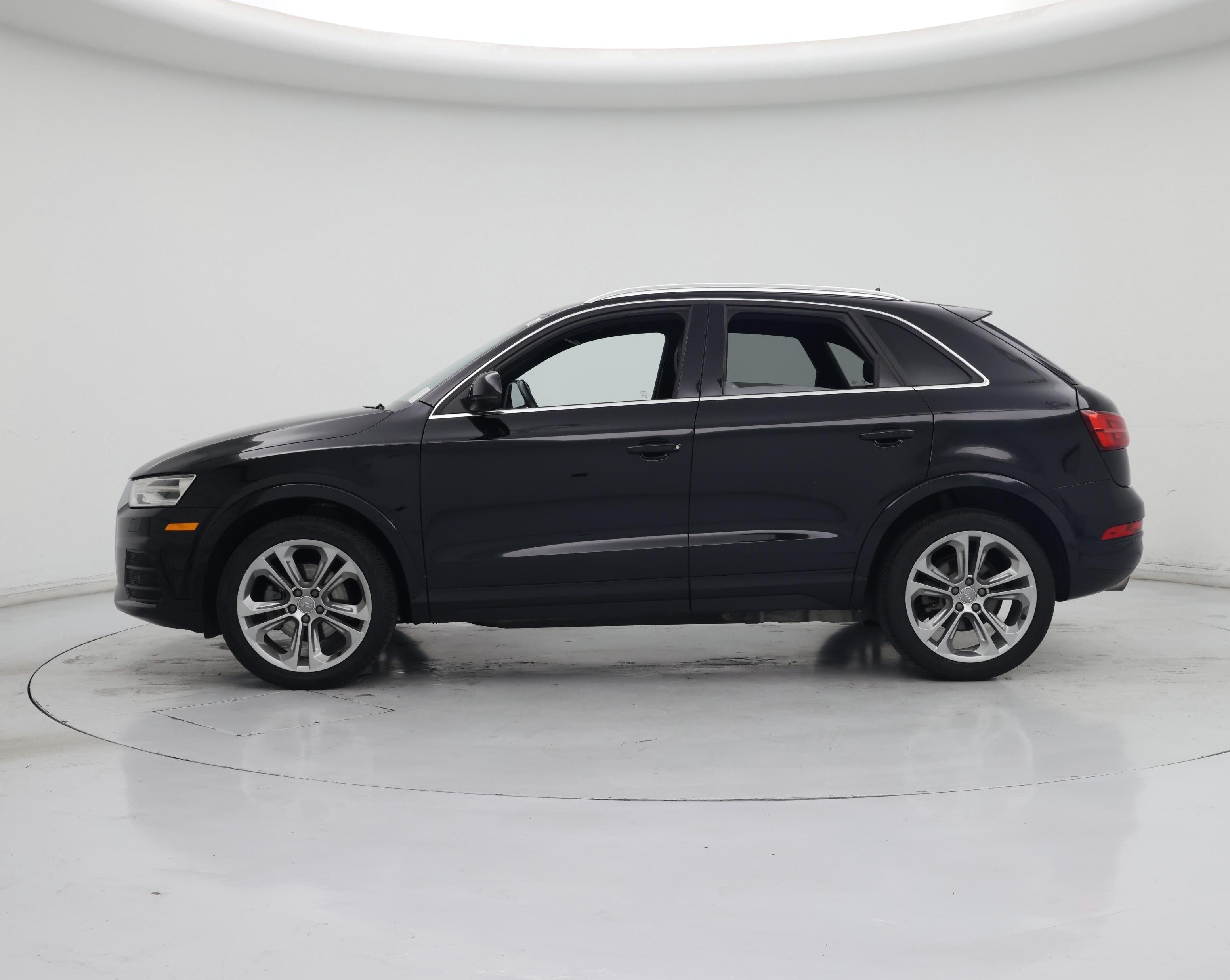 Thumbnail: 2017 Audi Q3 - 3