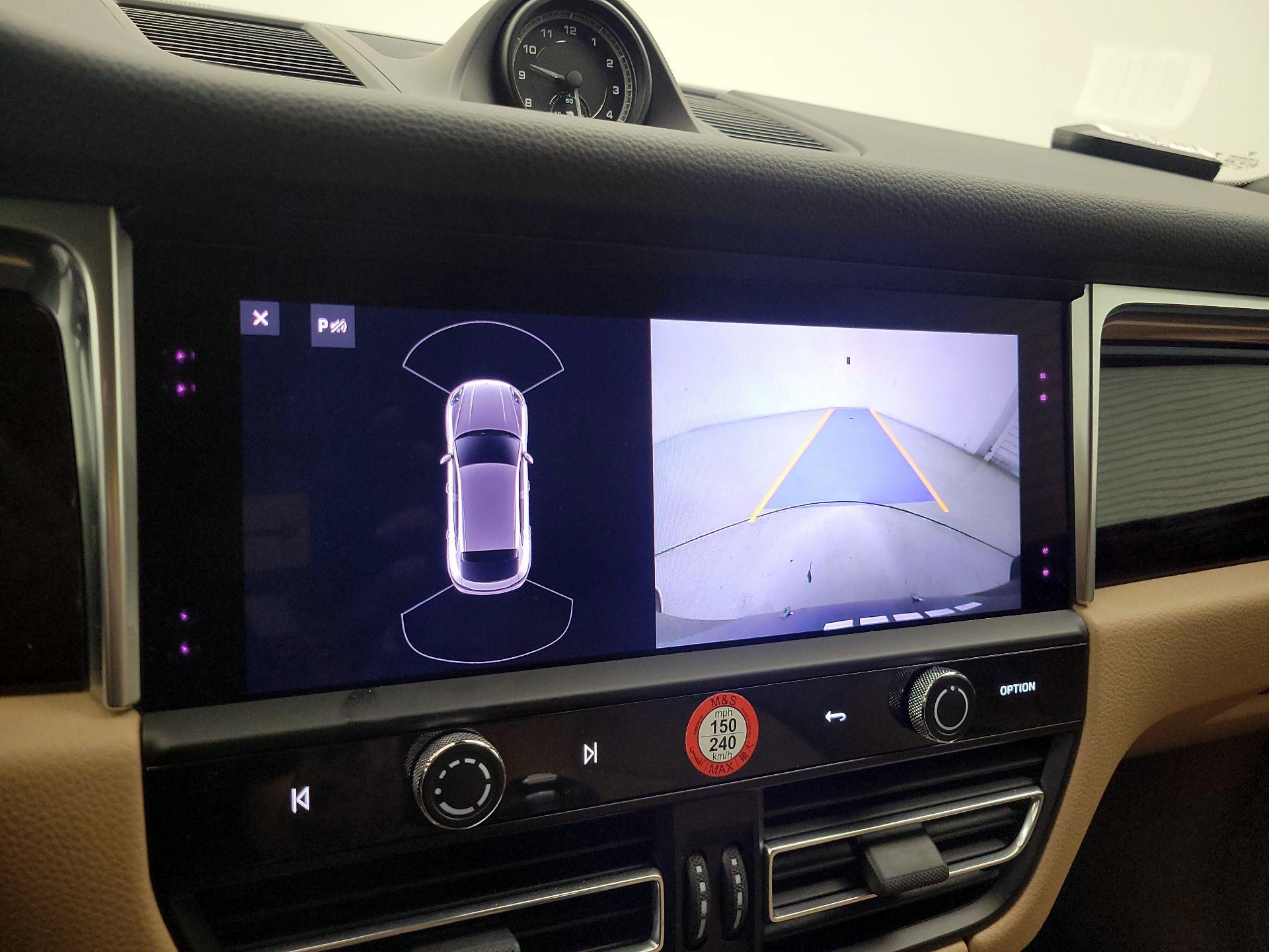 Thumbnail: 2022 Porsche Macan - 15
