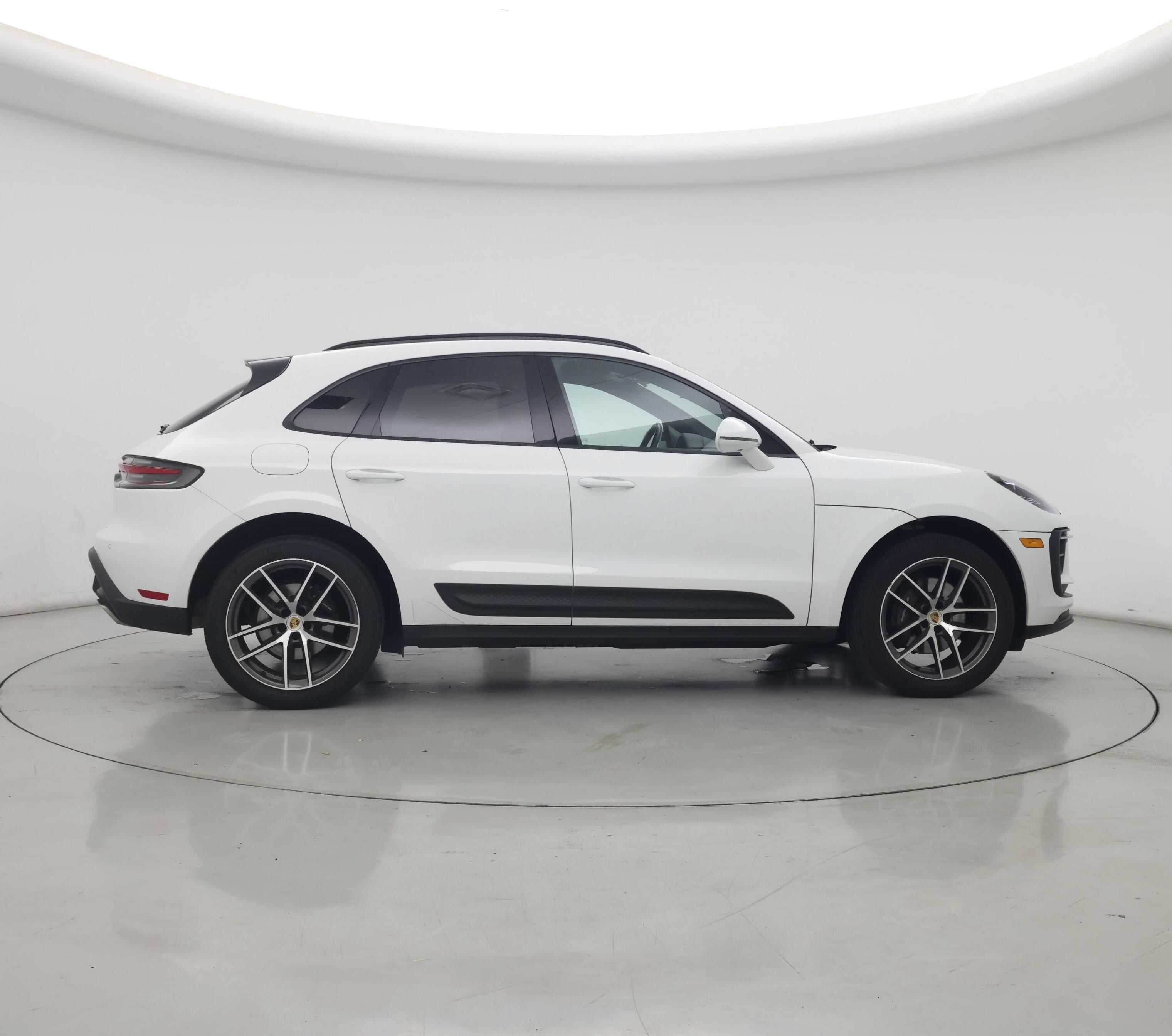 Thumbnail: 2022 Porsche Macan - 7