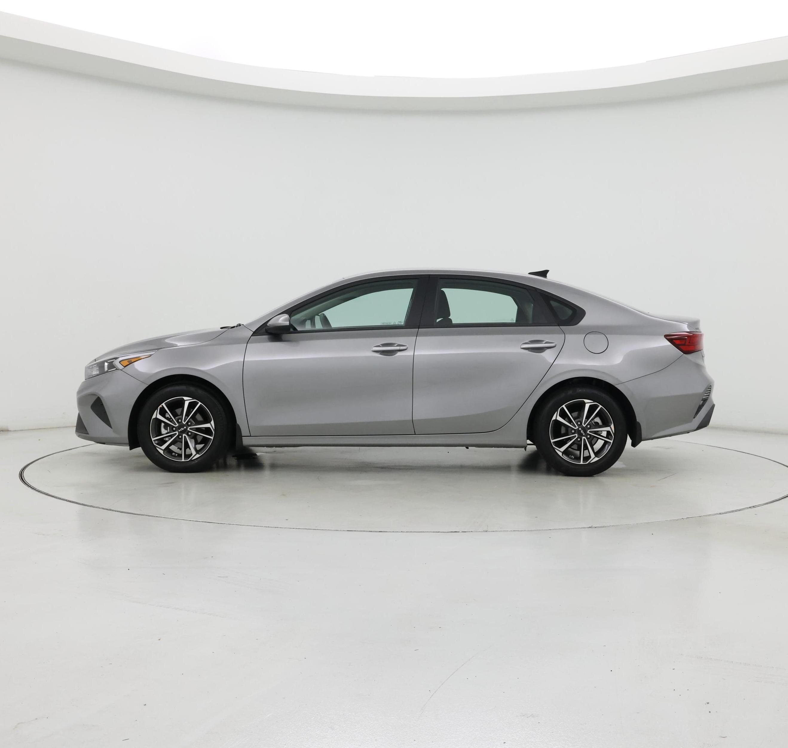 Thumbnail: 2024 Kia Forte - 3