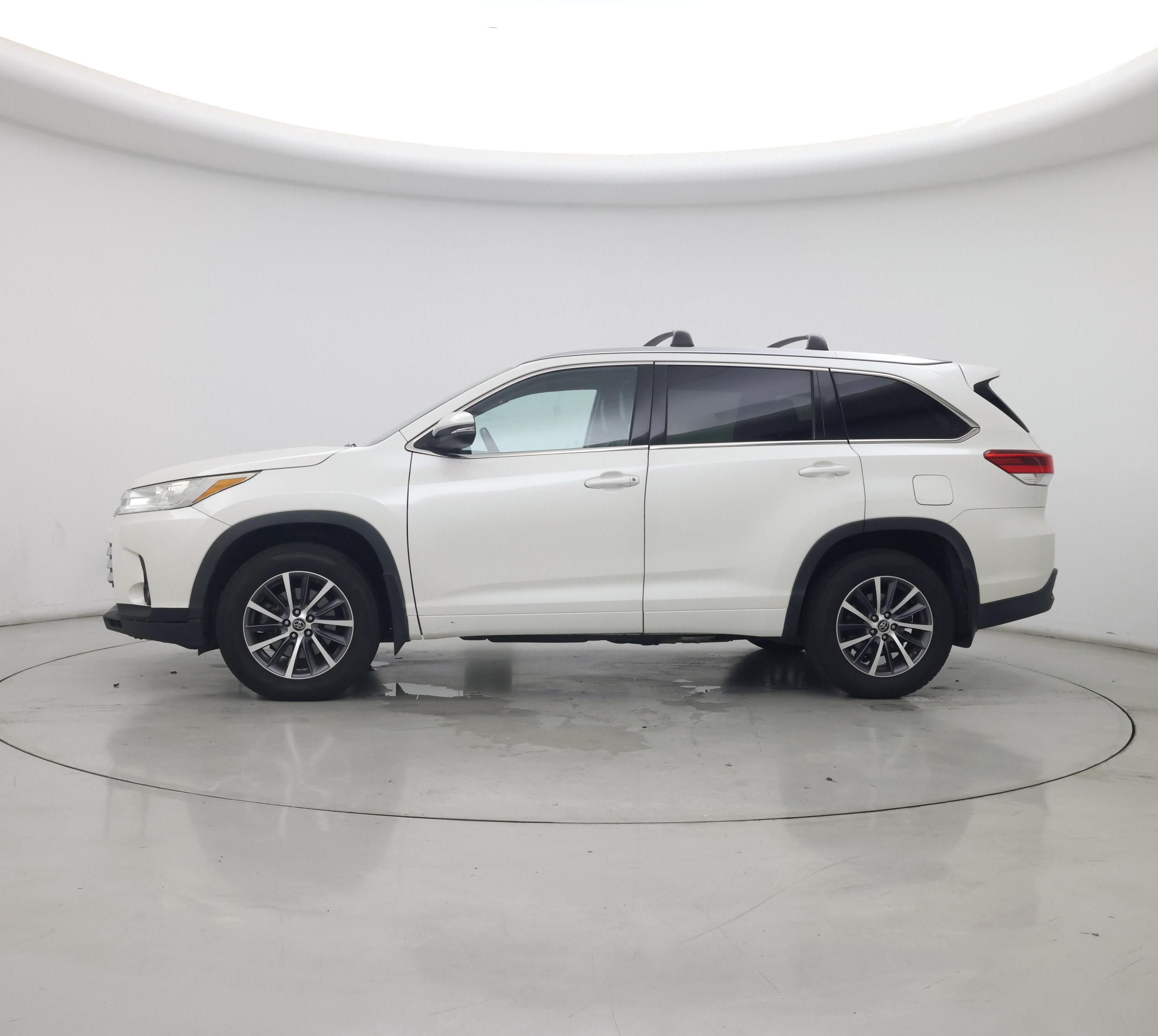 Thumbnail: 2017 Toyota Highlander - 3