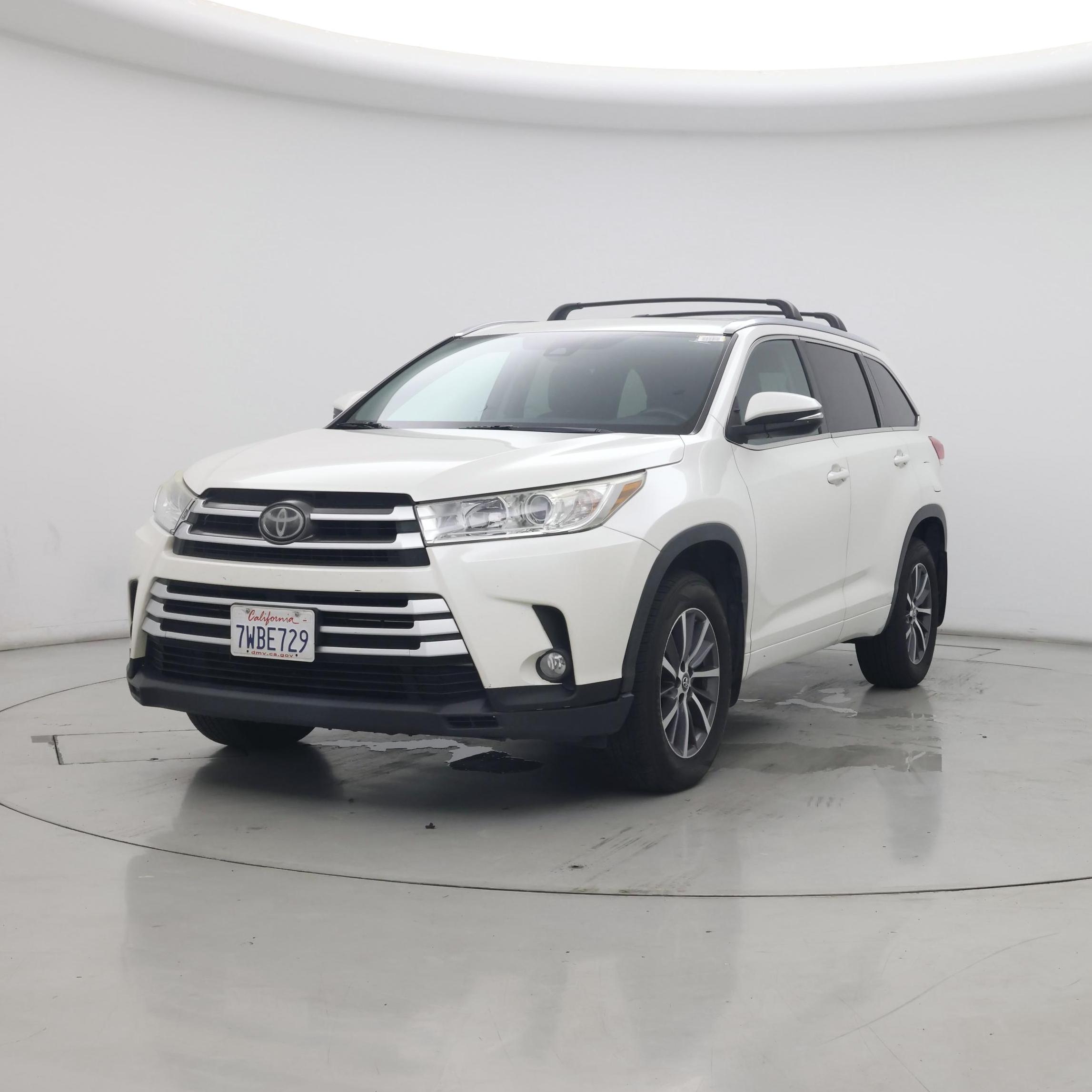 Thumbnail: 2017 Toyota Highlander - 4