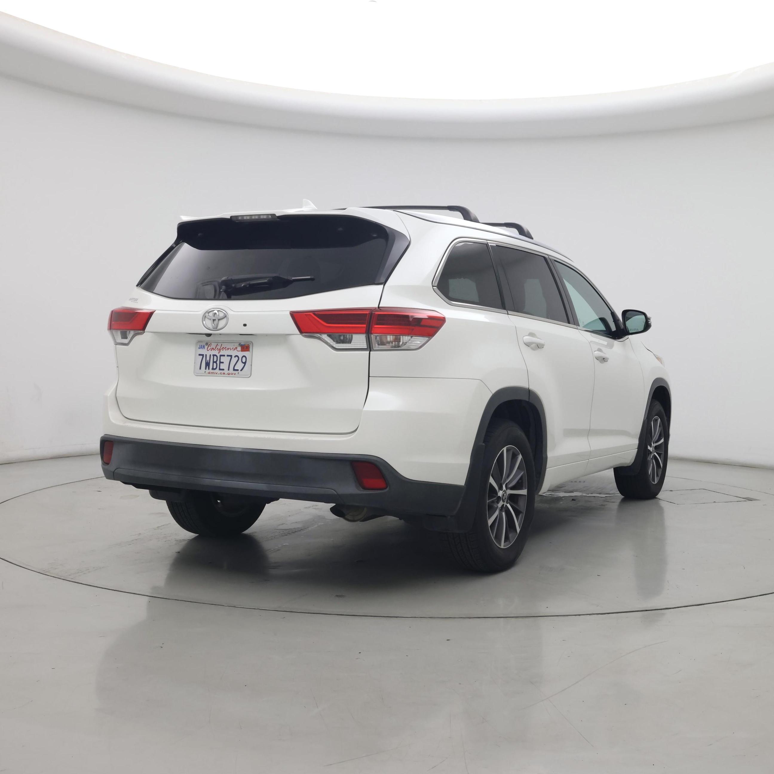 Thumbnail: 2017 Toyota Highlander - 8