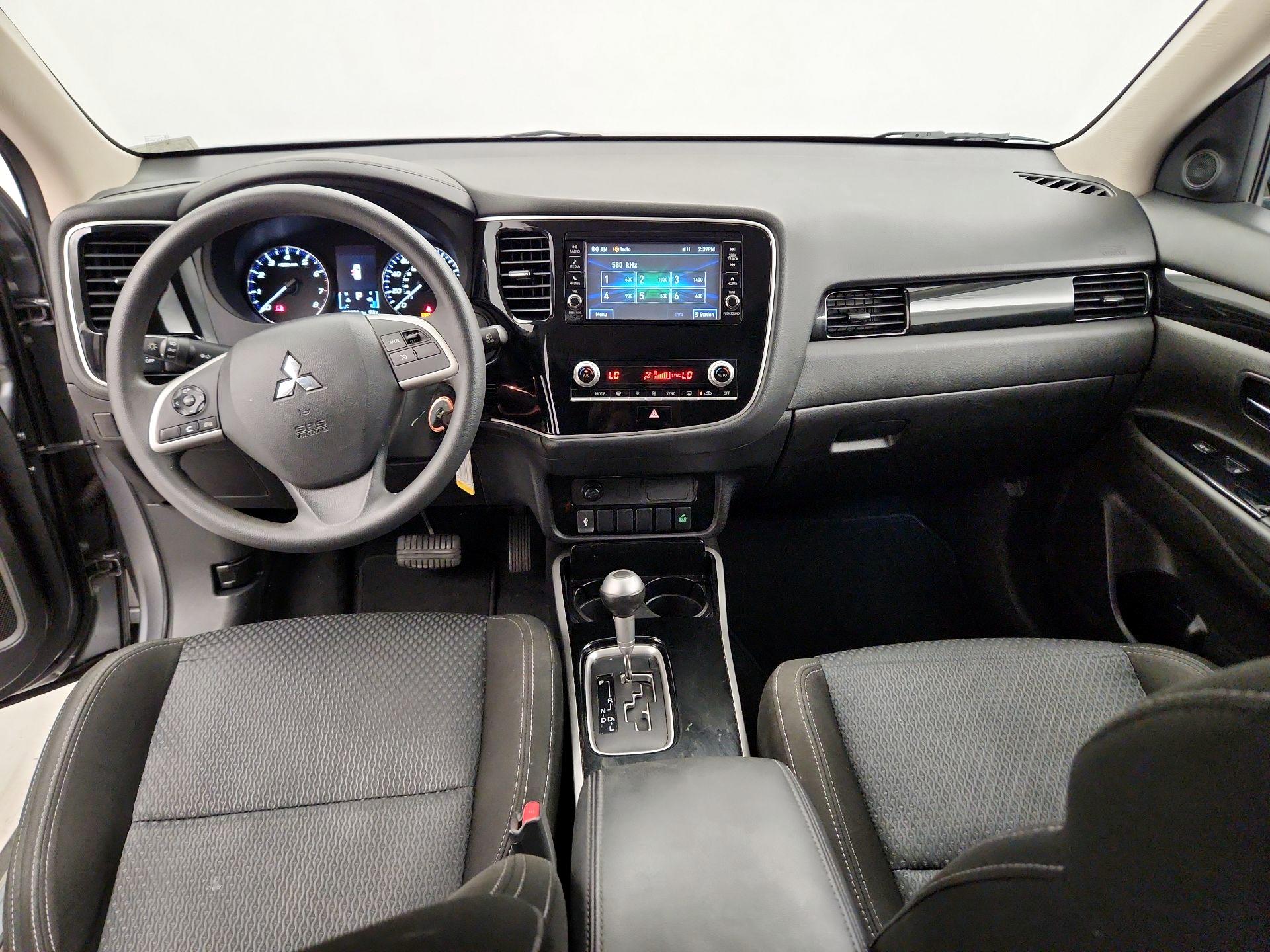 Thumbnail: 2020 Mitsubishi Outlander - 9