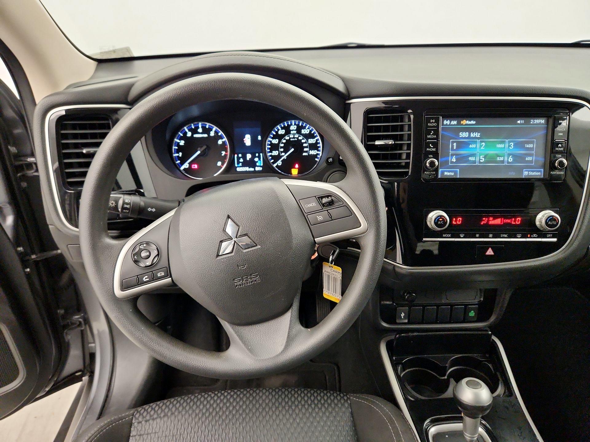 Thumbnail: 2020 Mitsubishi Outlander - 10