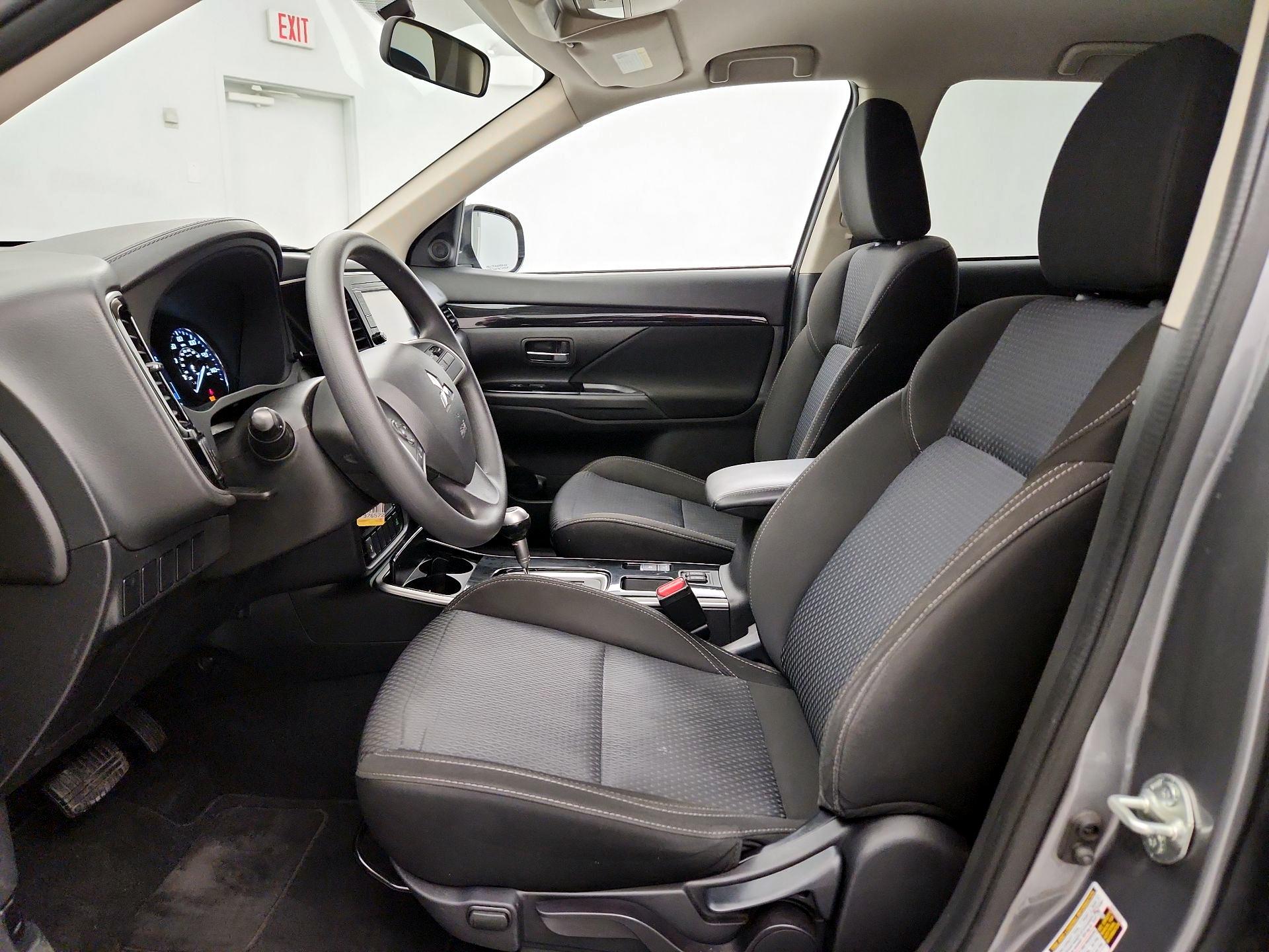 Thumbnail: 2020 Mitsubishi Outlander - 11