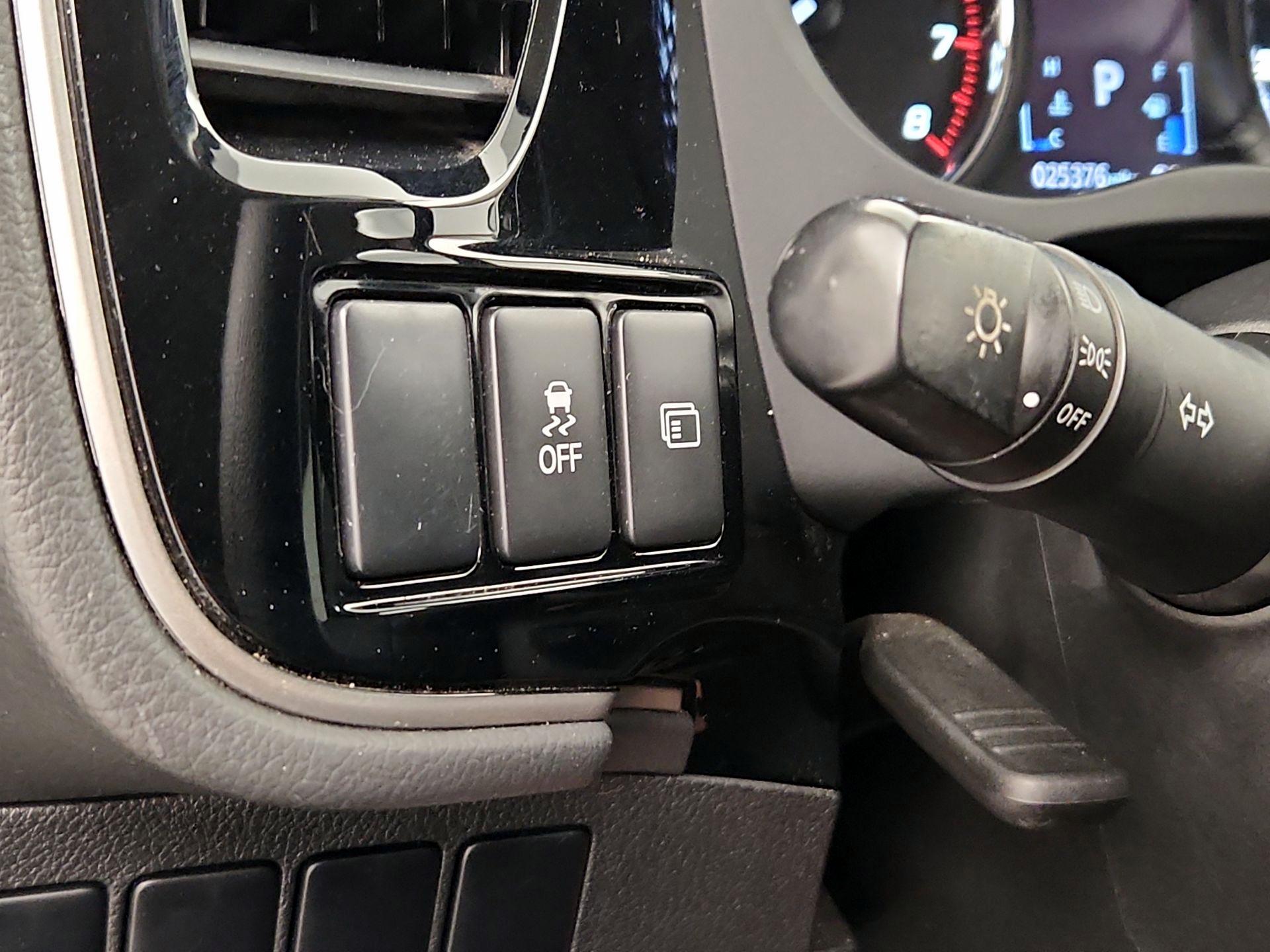 Thumbnail: 2020 Mitsubishi Outlander - 13