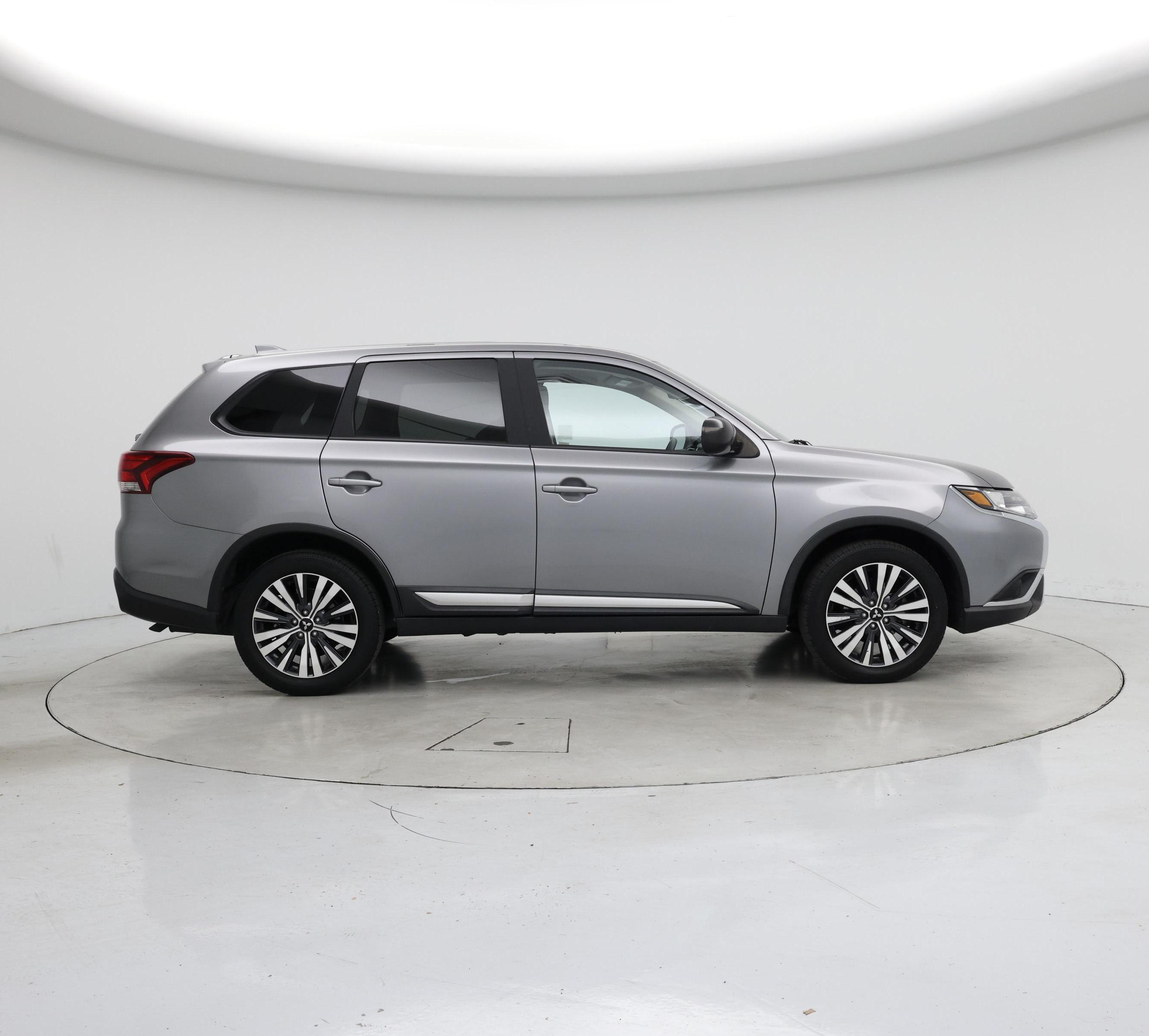 Thumbnail: 2020 Mitsubishi Outlander - 7