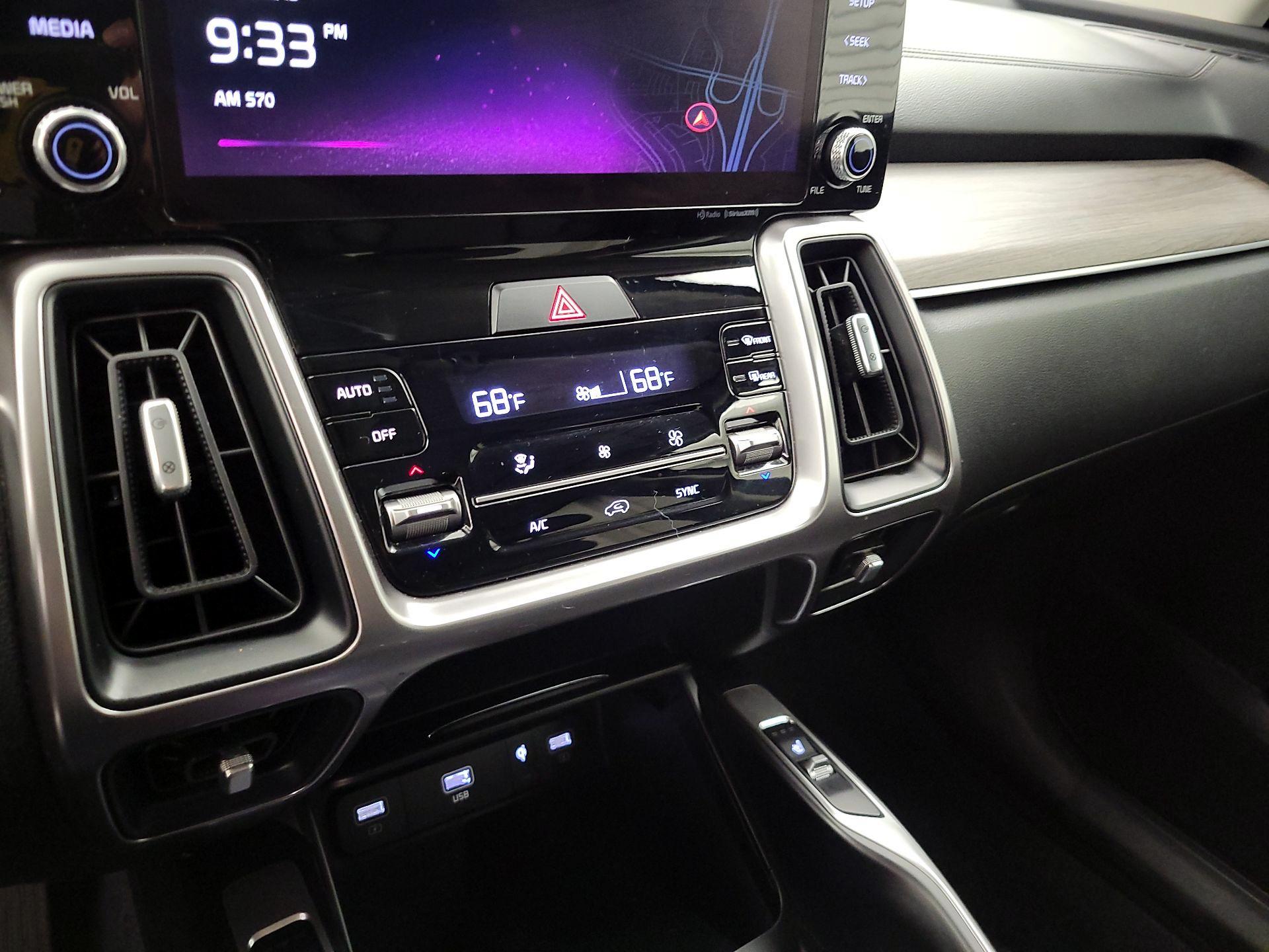 Thumbnail: 2023 Kia Sorento - 17