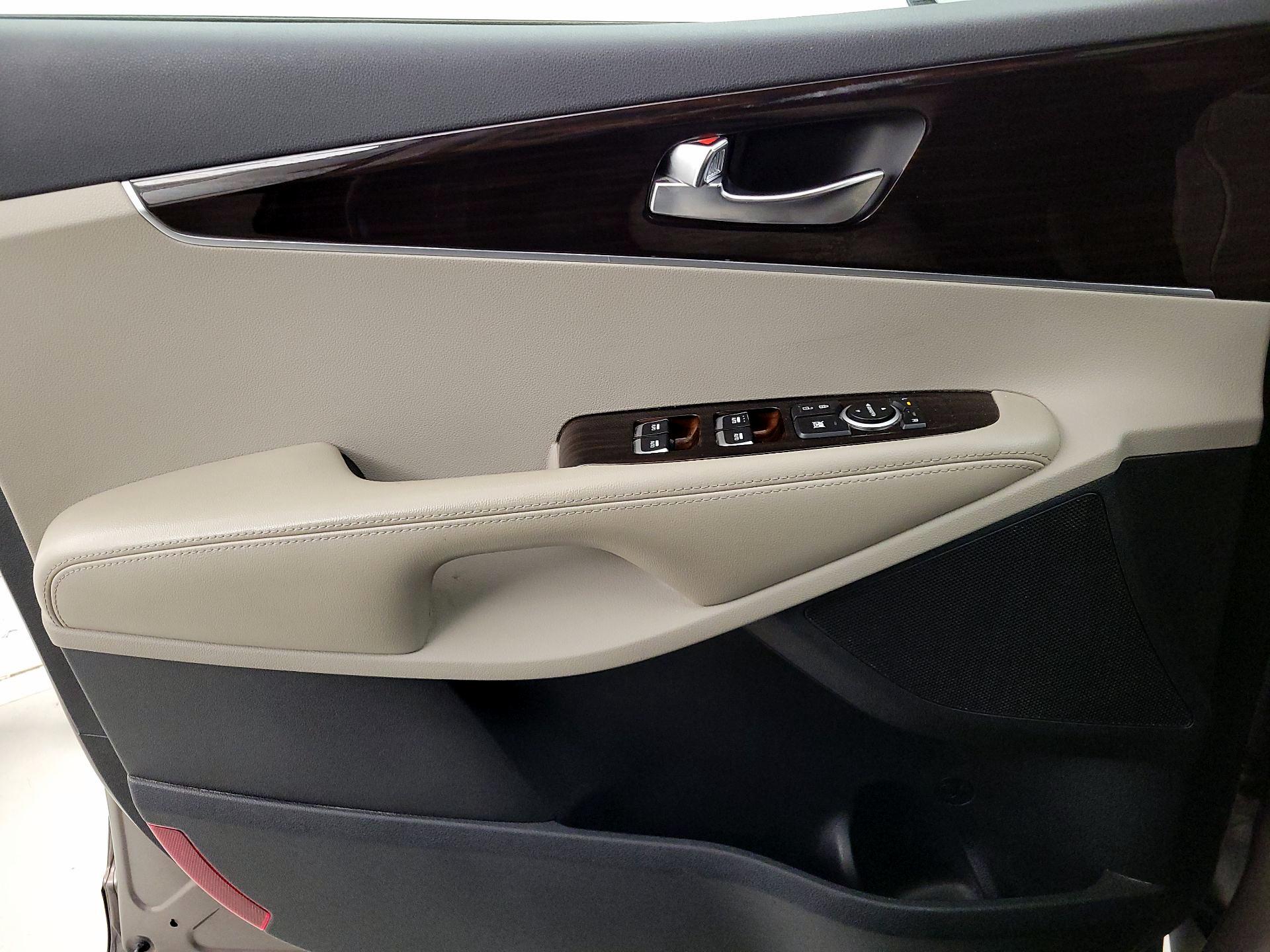 Thumbnail: 2019 Kia Sorento - 12